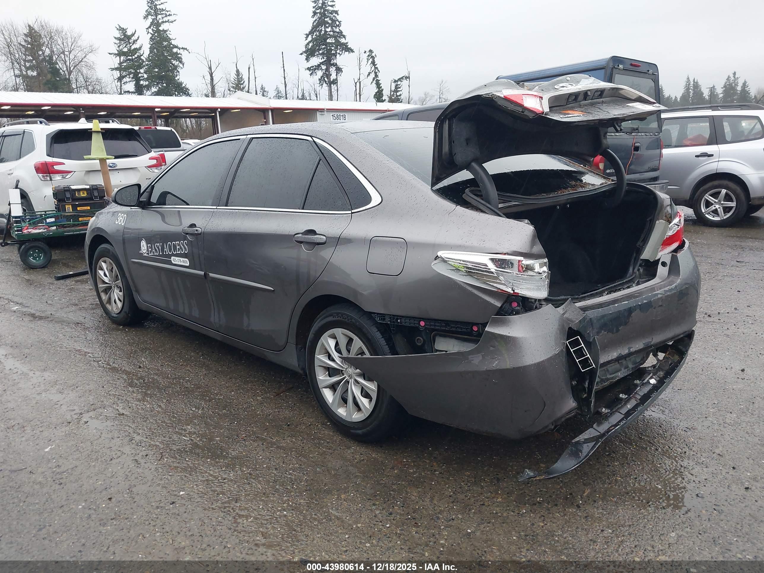 TOYOTA CAMRY image 3