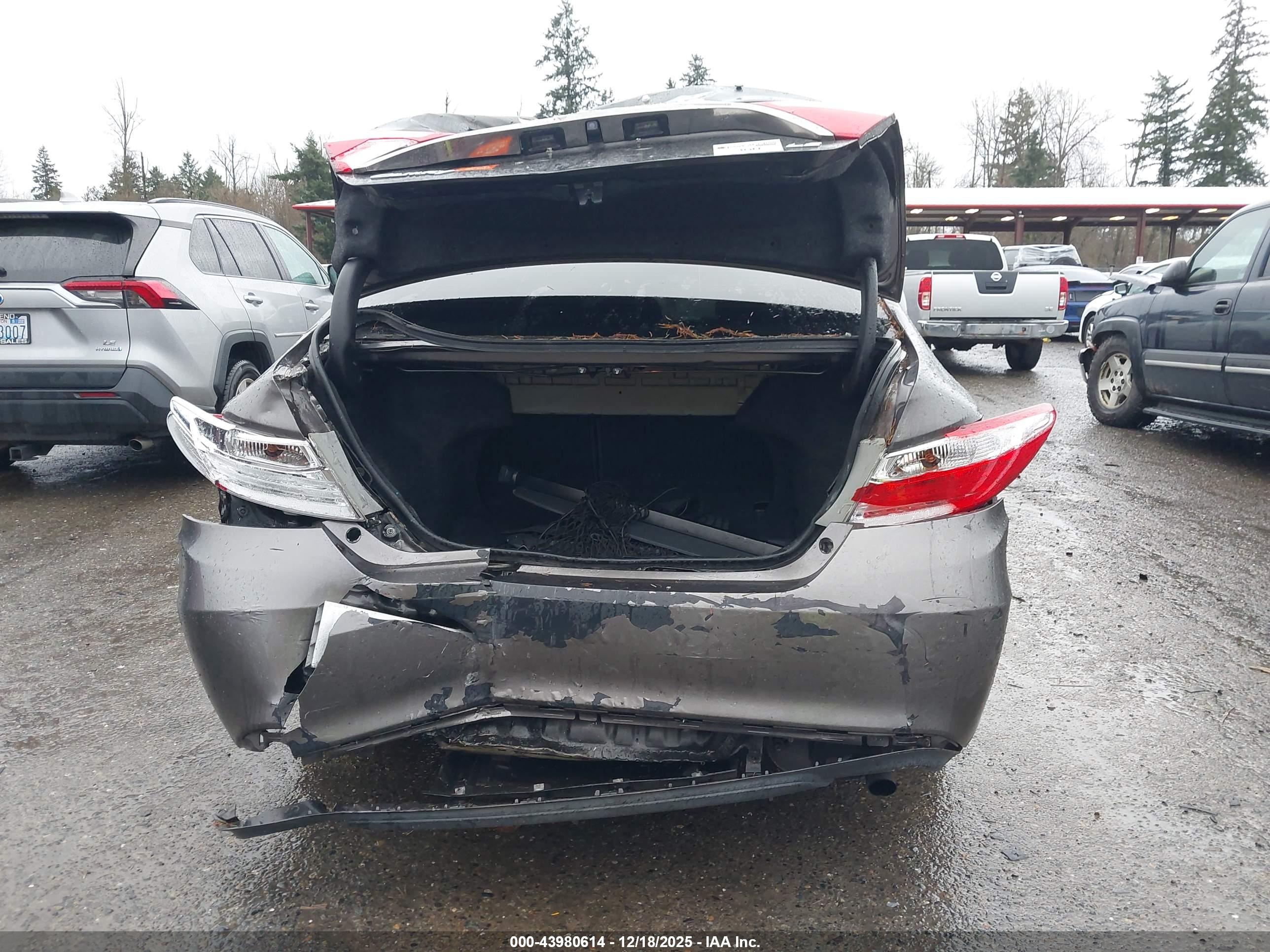 TOYOTA CAMRY image 6