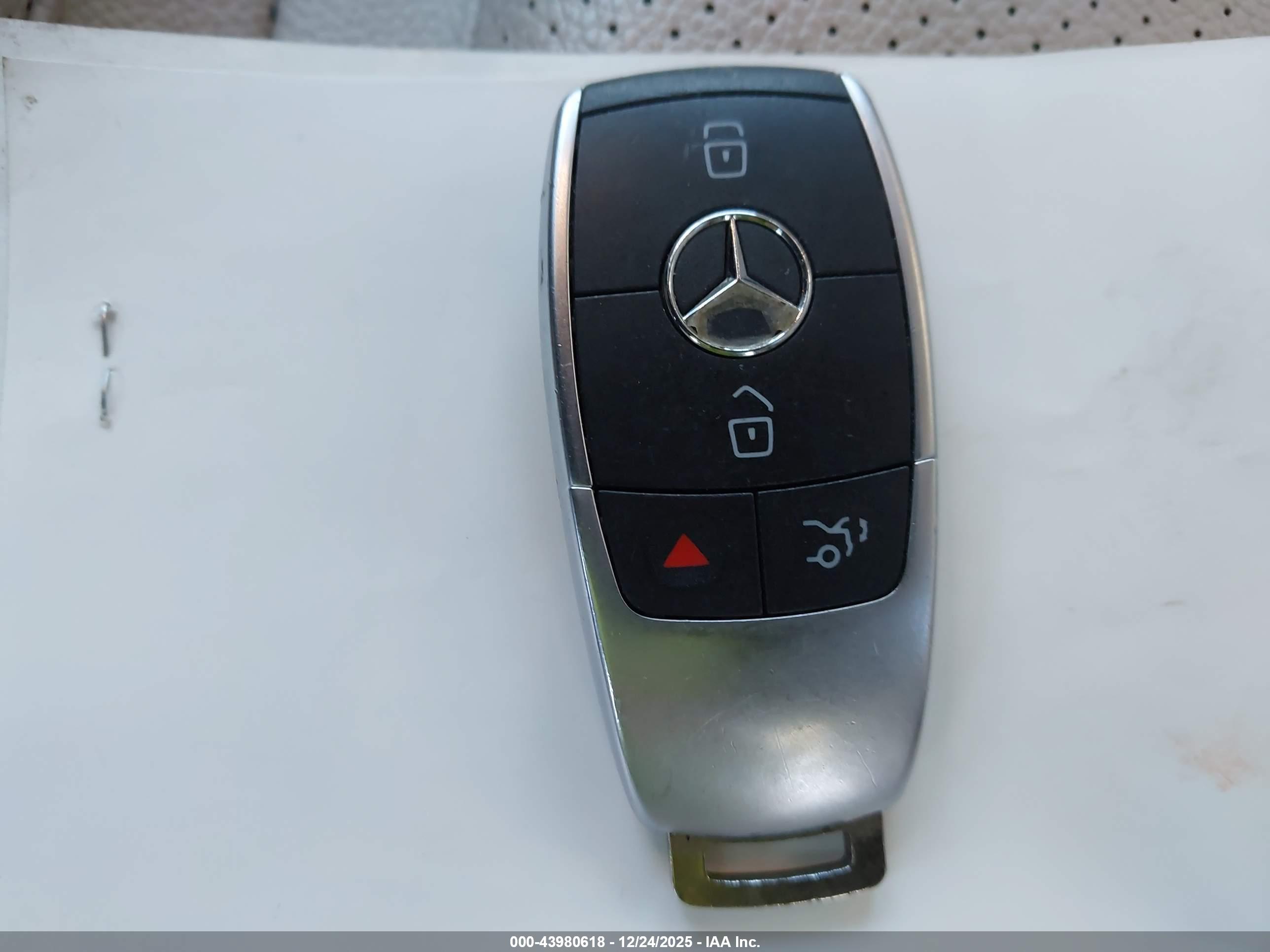 MERCEDES-BENZ GLC image 11