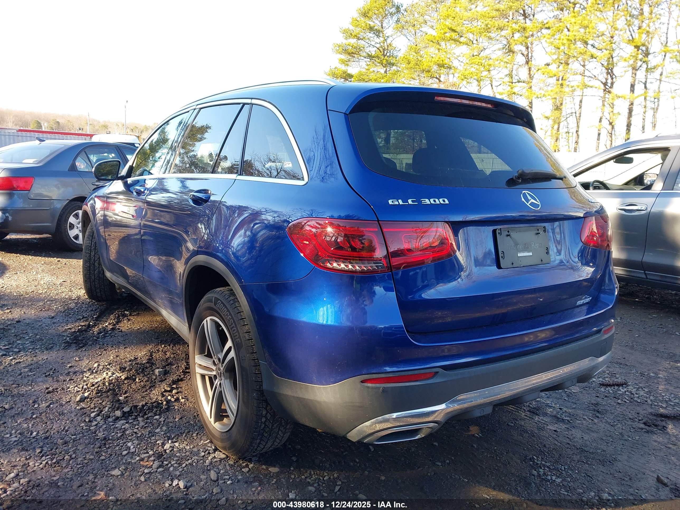MERCEDES-BENZ GLC image 3