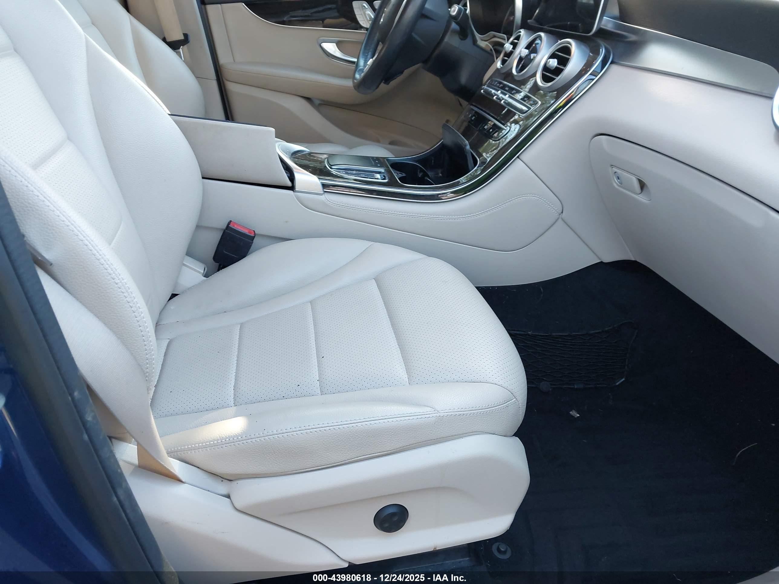 MERCEDES-BENZ GLC image 5