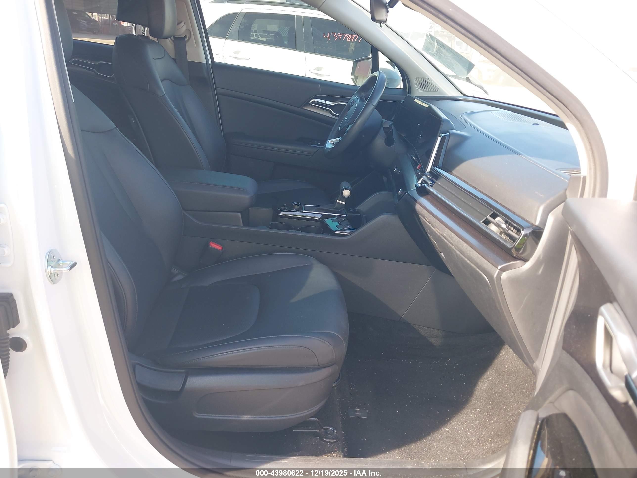 KIA SPORTAGE image 5