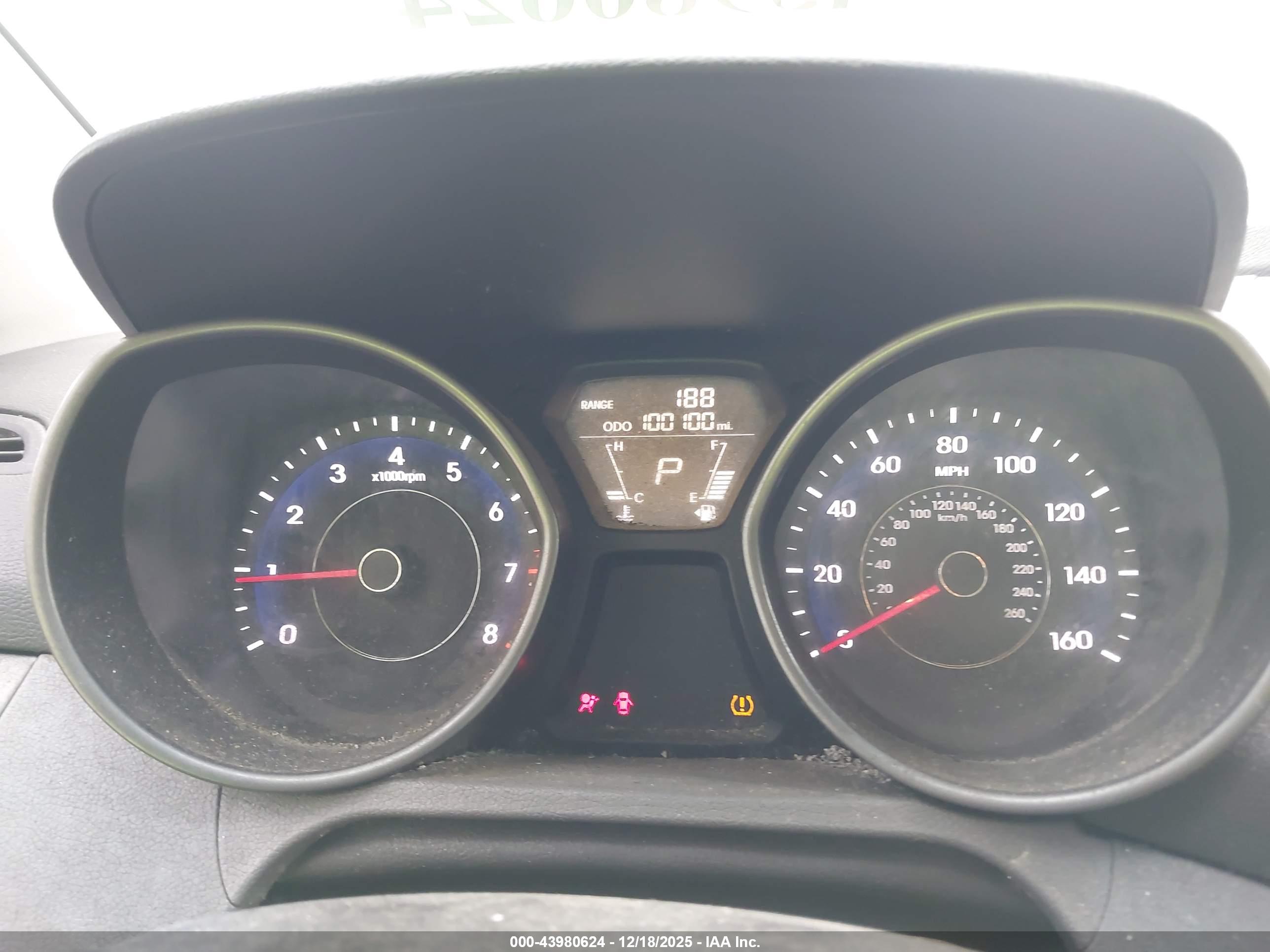 HYUNDAI ELANTRA image 7