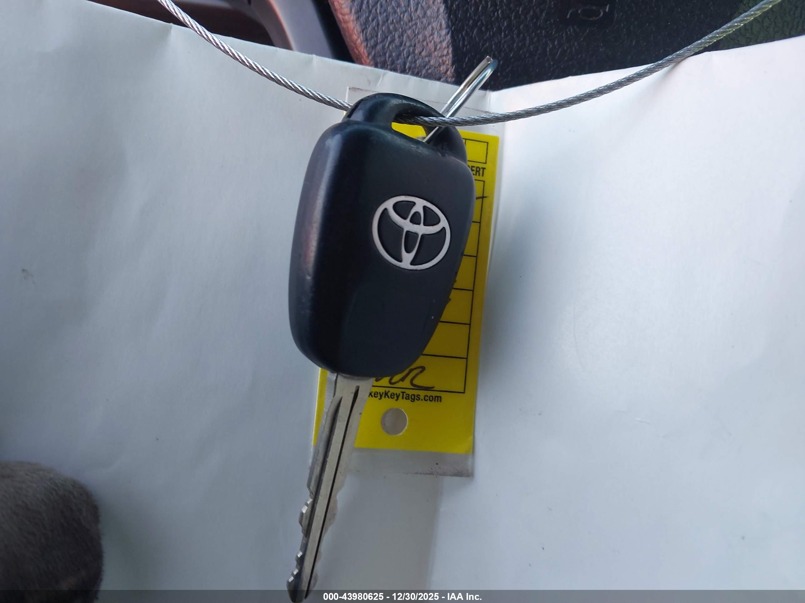 TOYOTA CAMRY image 11