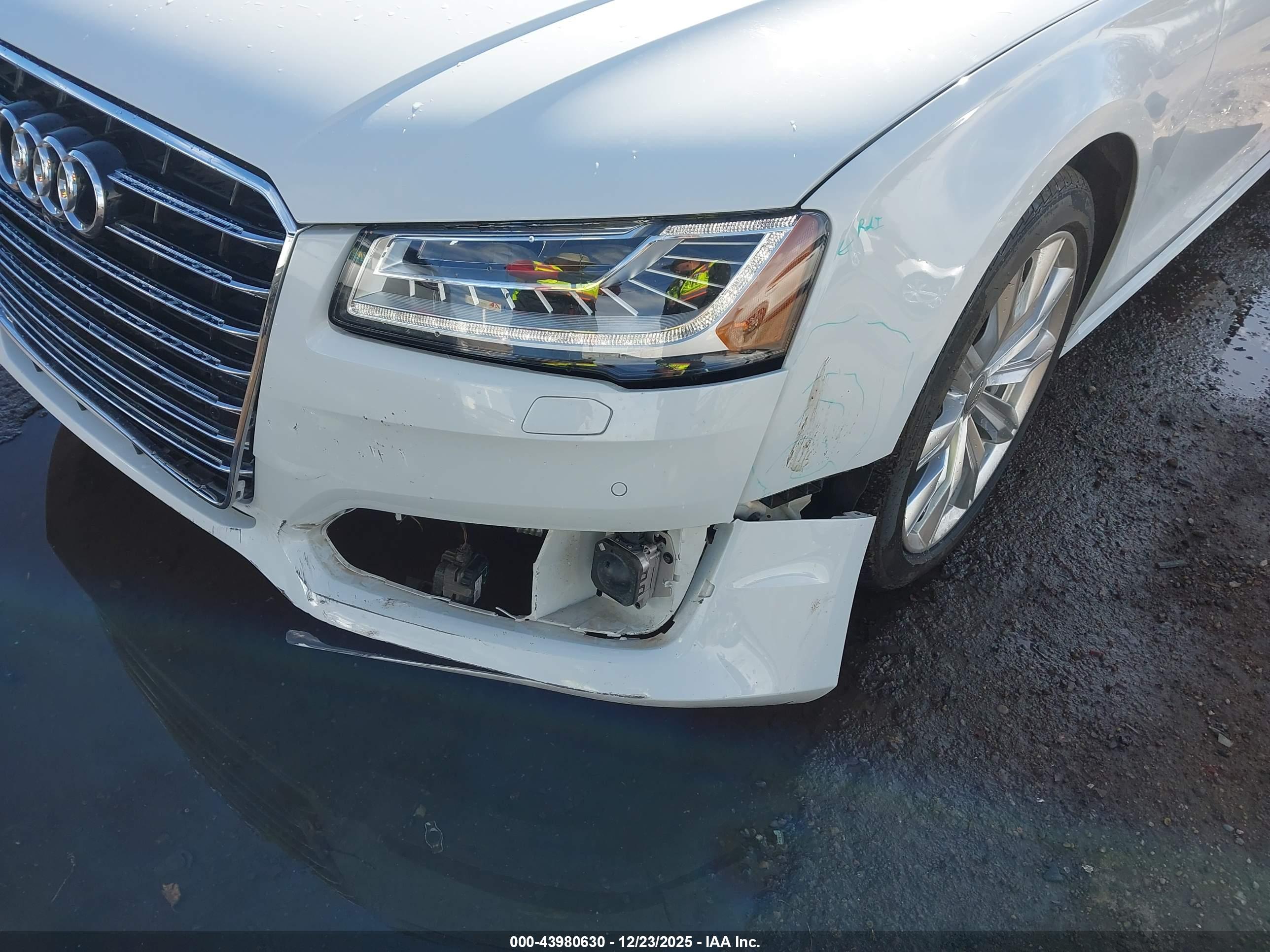 AUDI A8 image 6