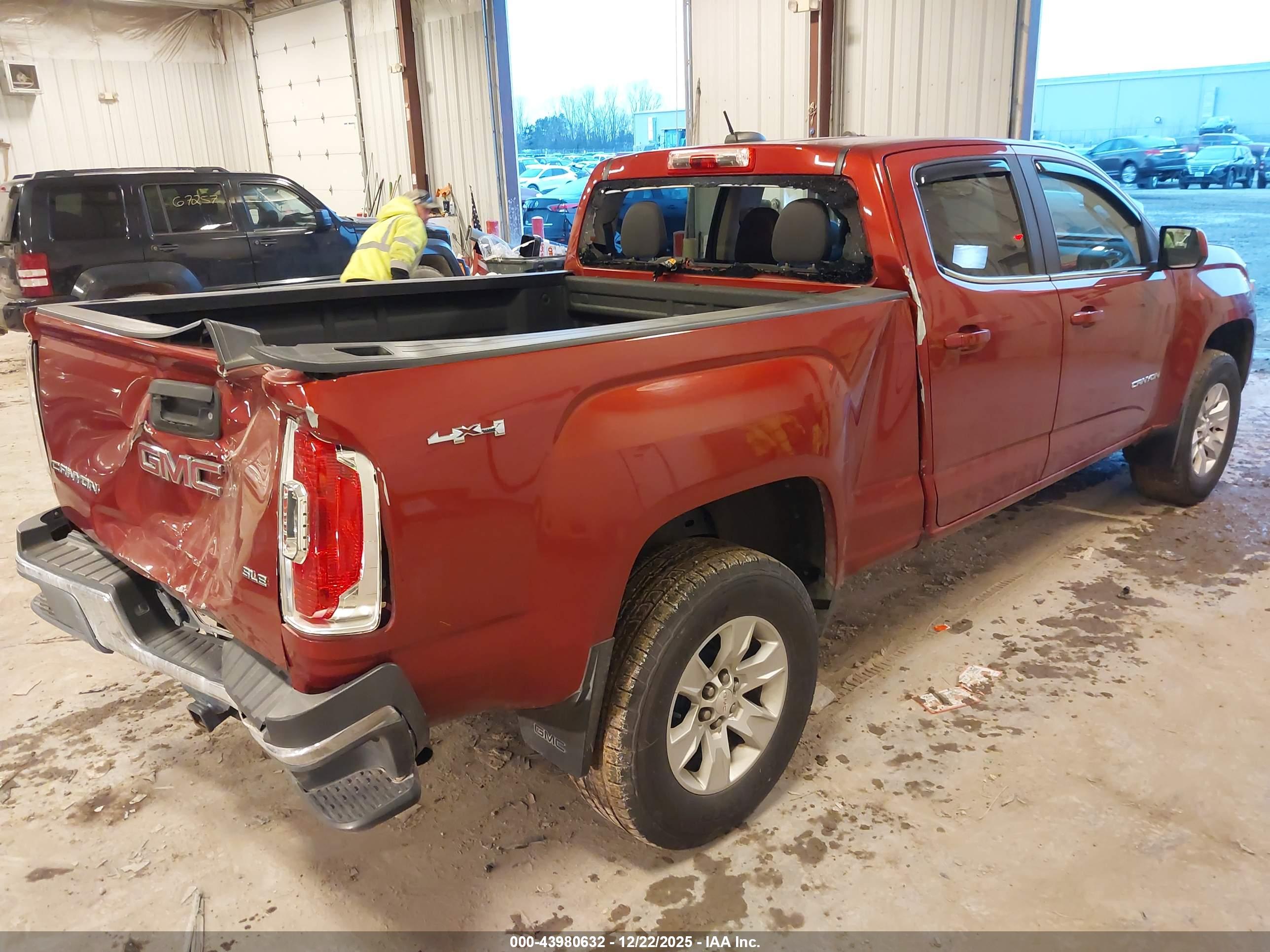 GMC CANYON image 4