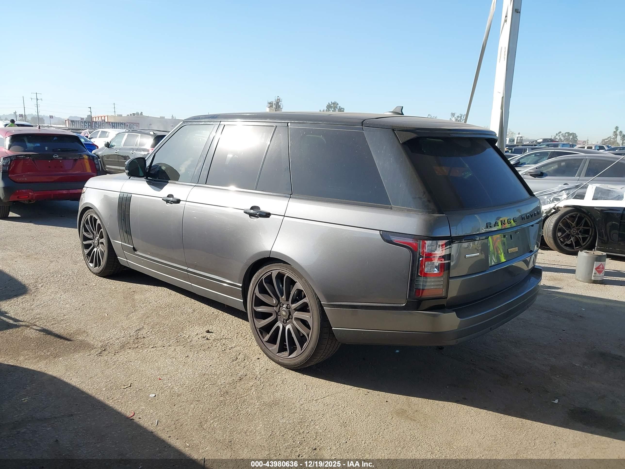 LAND ROVER image 3