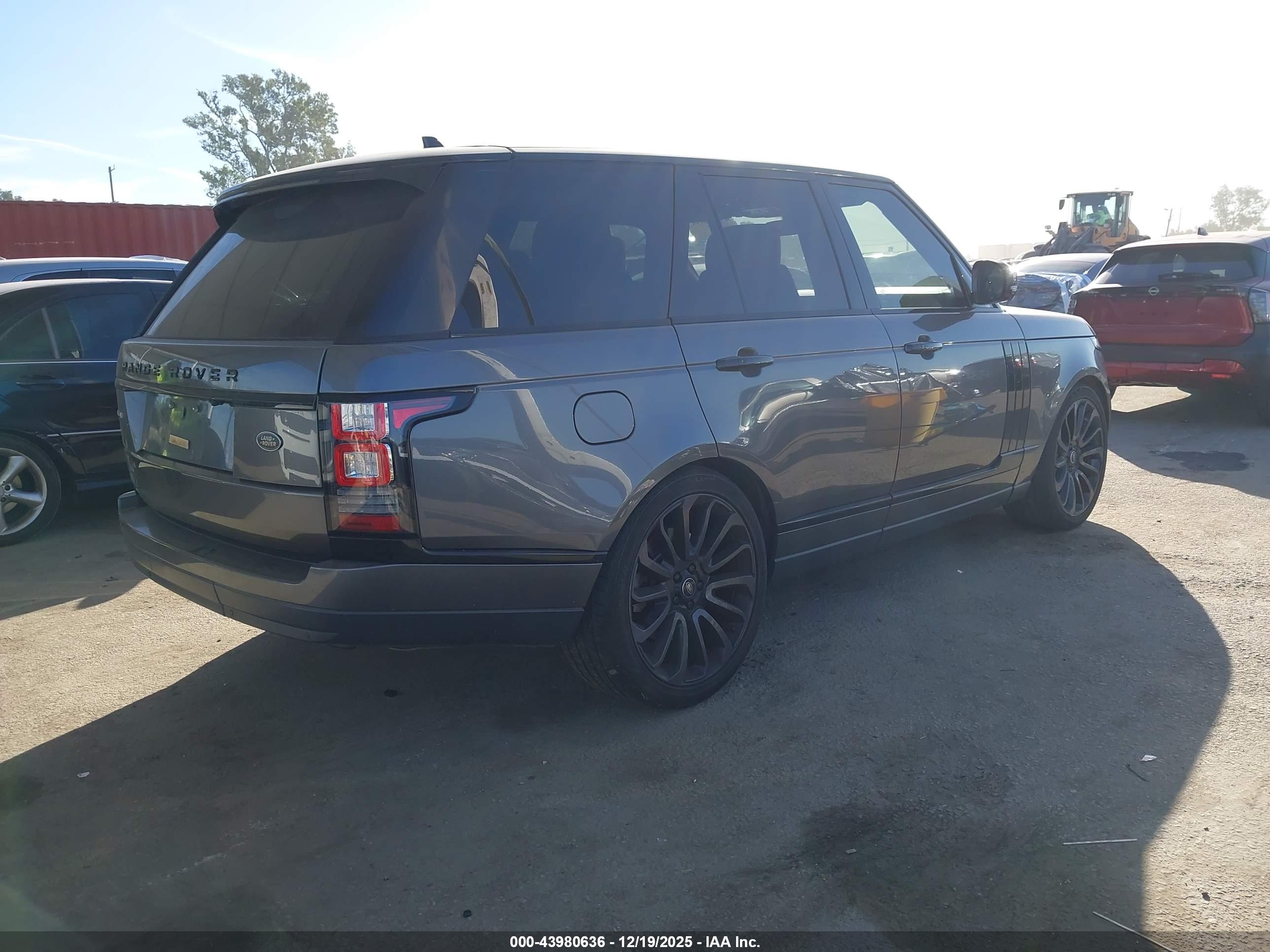 LAND ROVER image 4