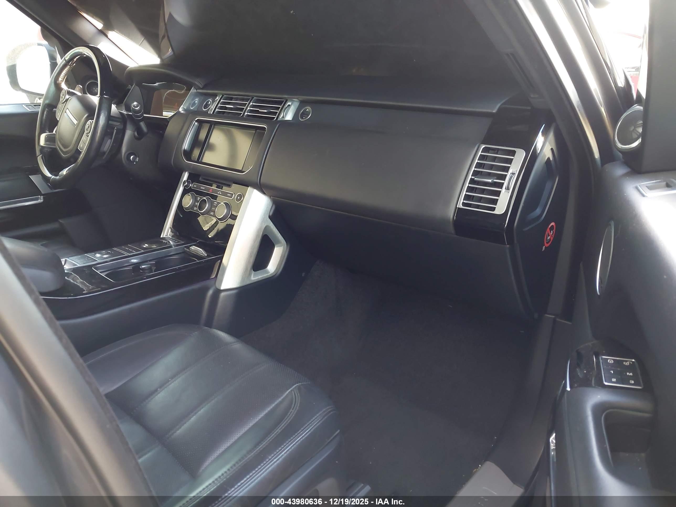 LAND ROVER image 5
