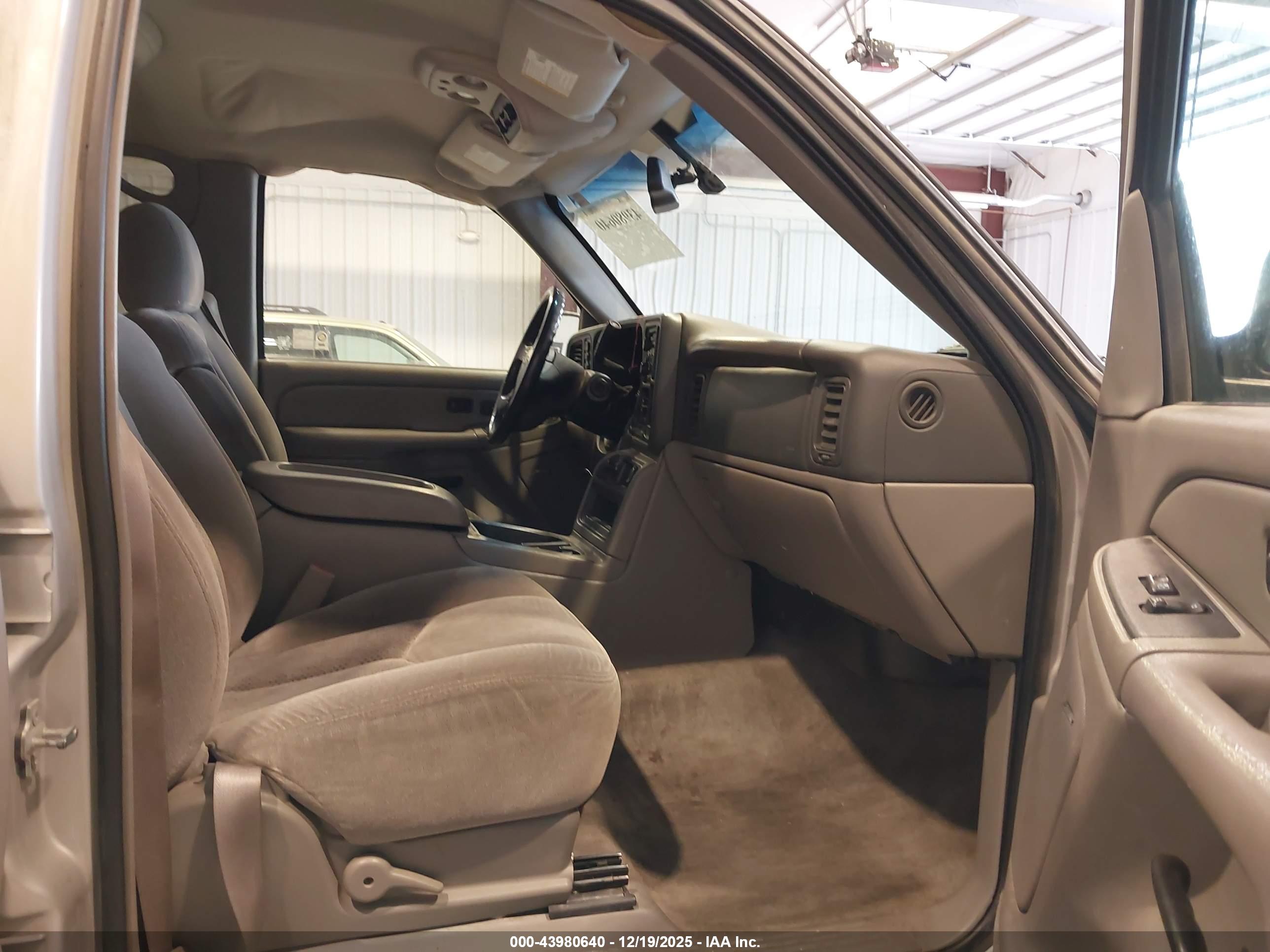 CHEVROLET TAHOE image 5