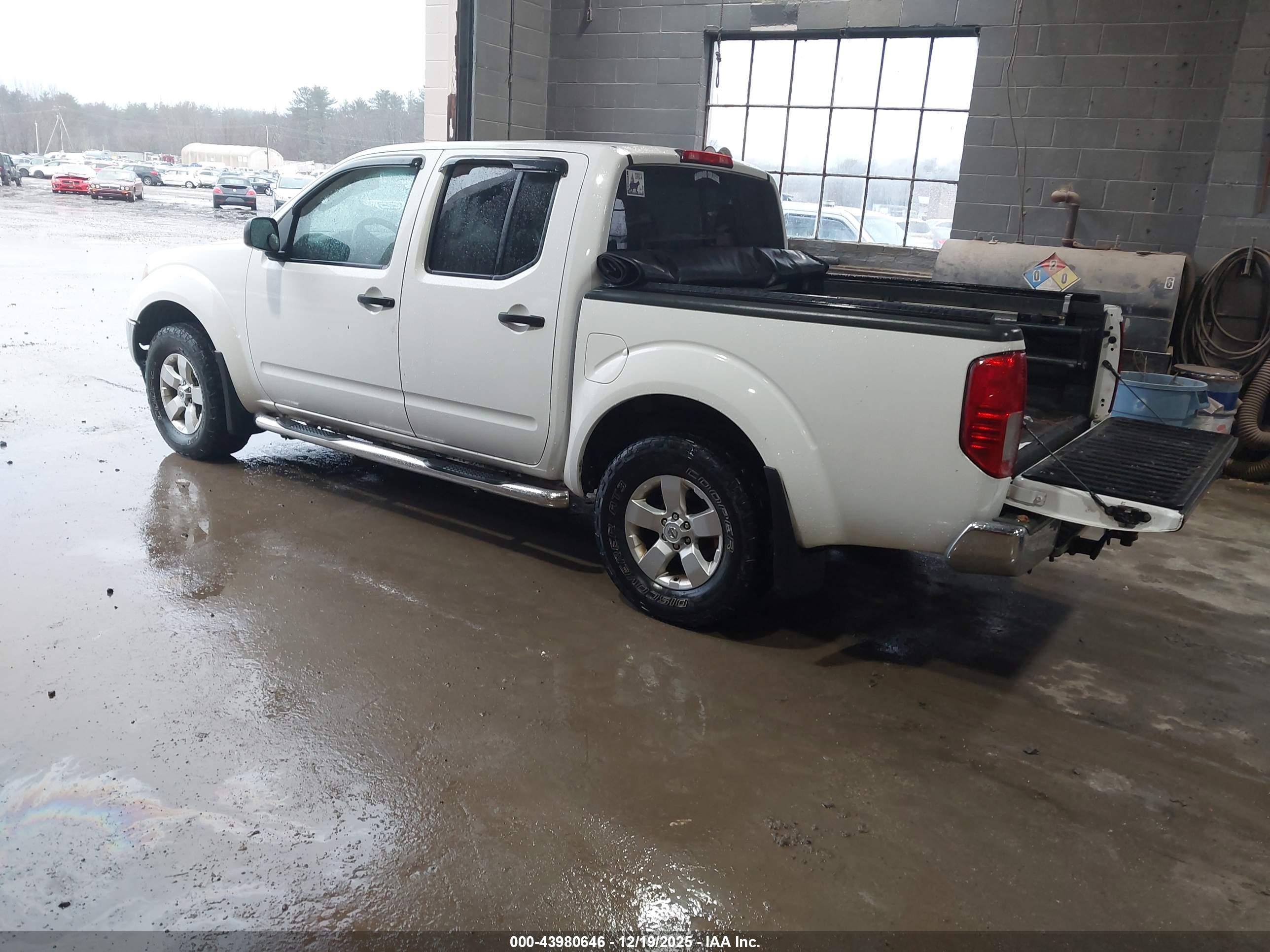 NISSAN FRONTIER image 3