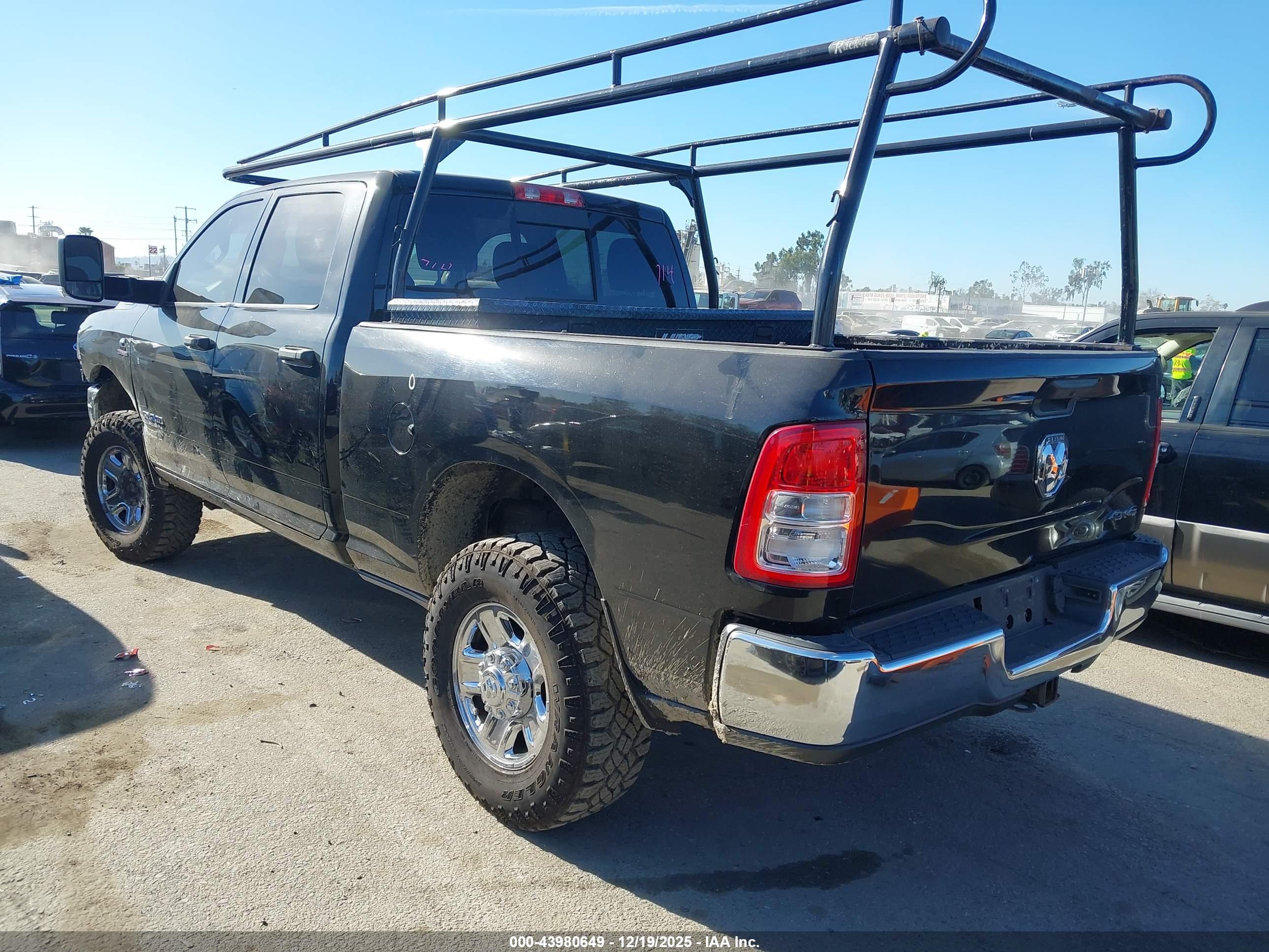 RAM 2500 image 3