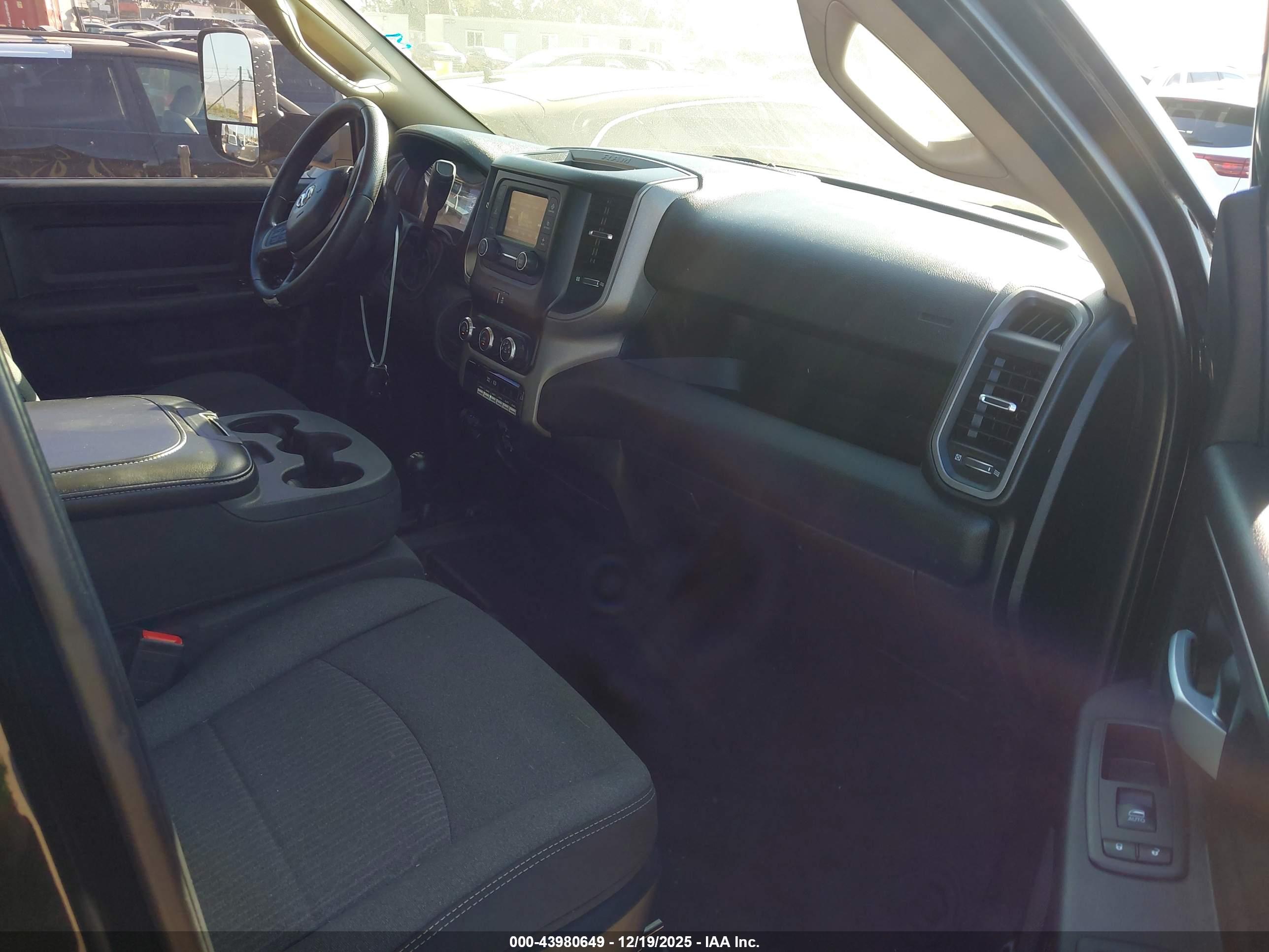 RAM 2500 image 5