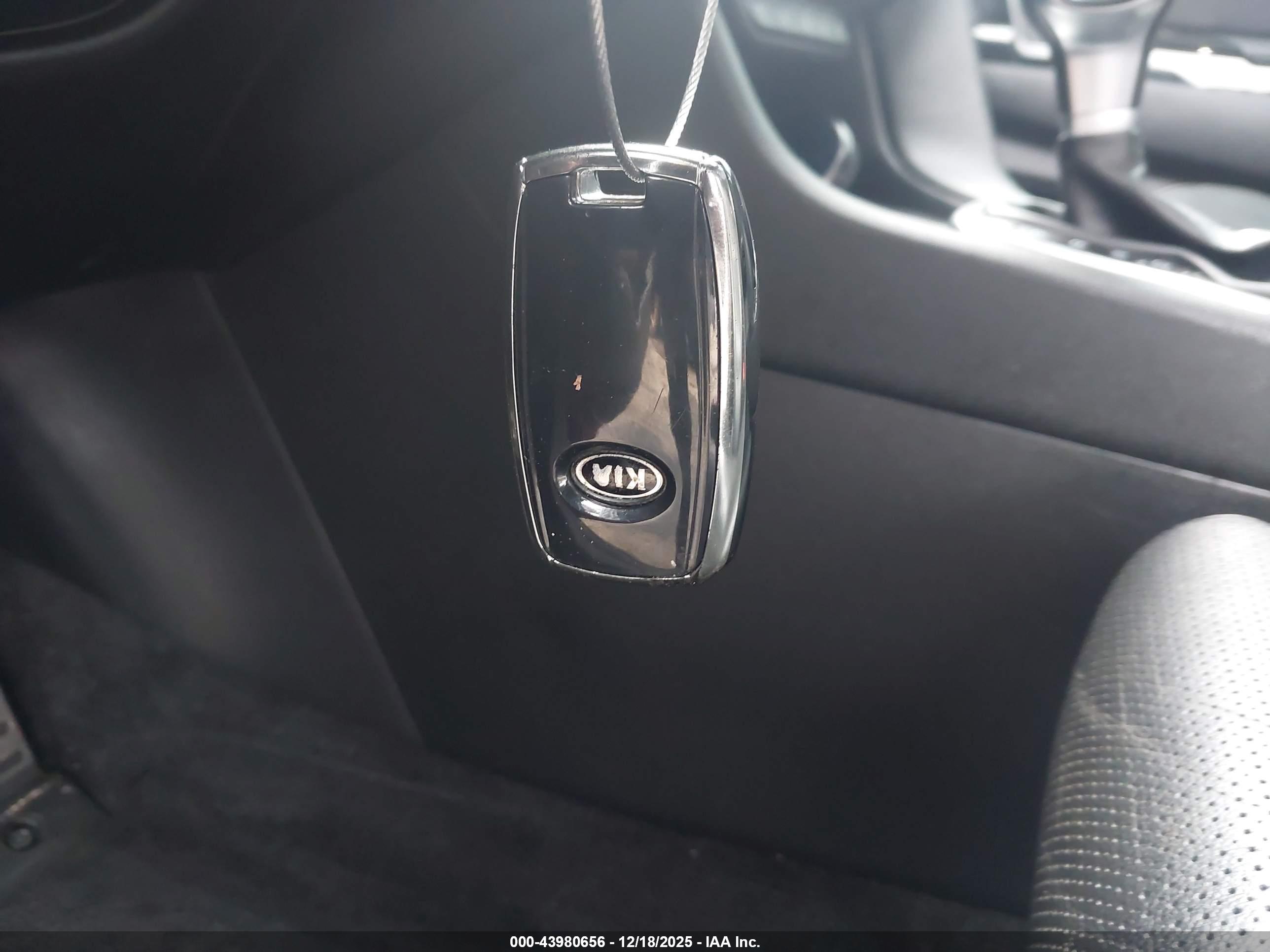 KIA SPORTAGE image 11