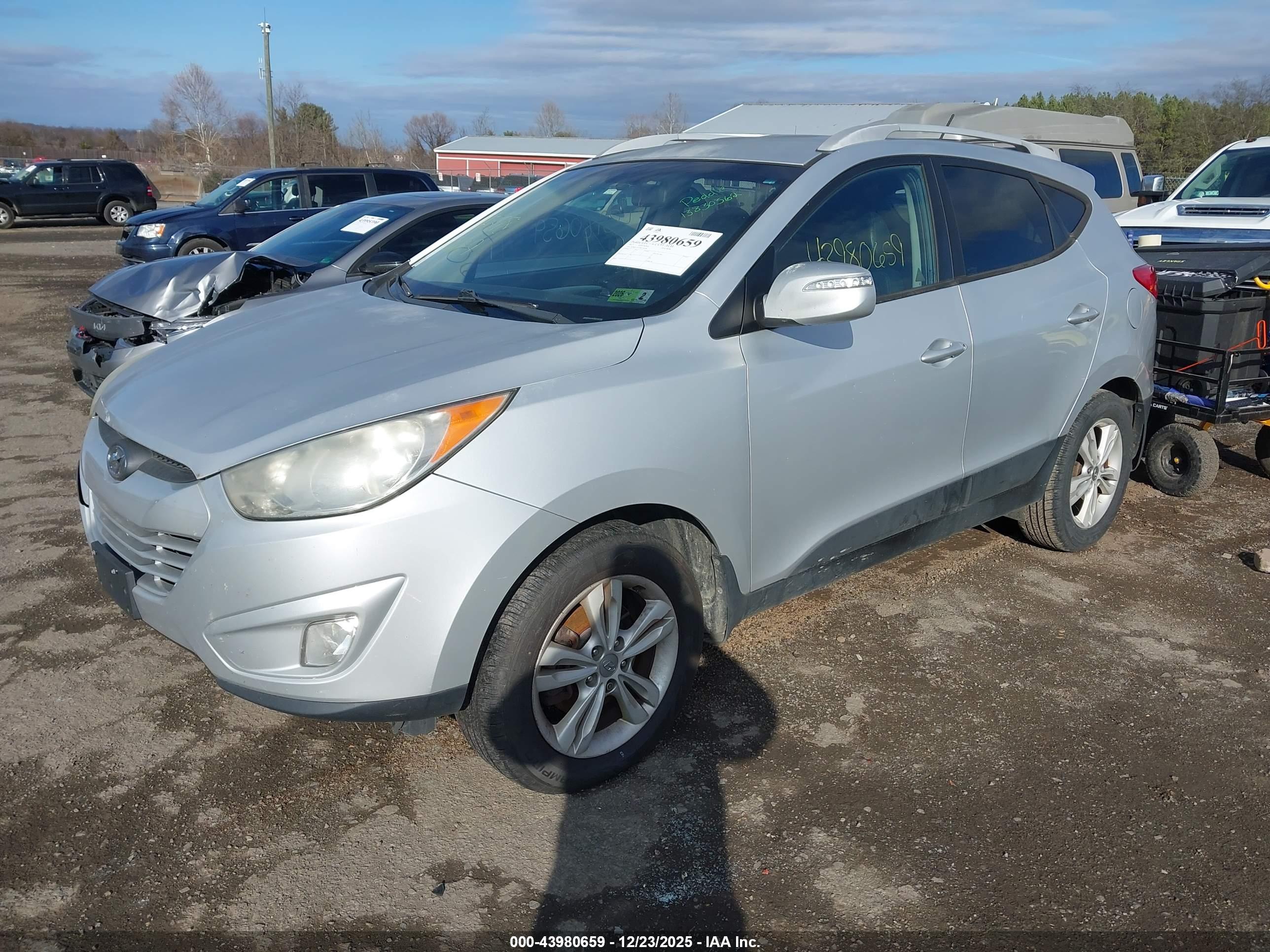 HYUNDAI TUCSON image 2