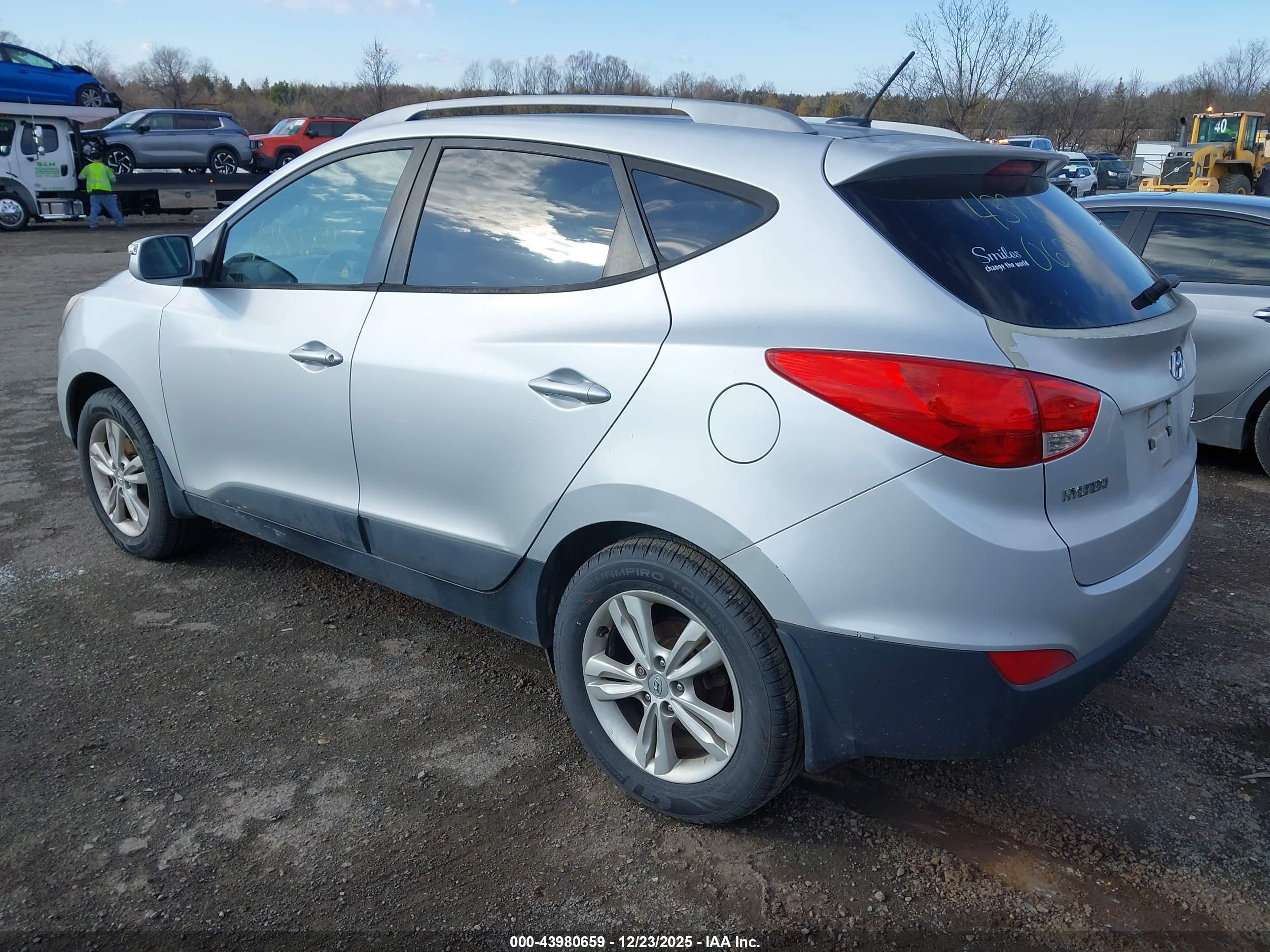 HYUNDAI TUCSON image 3