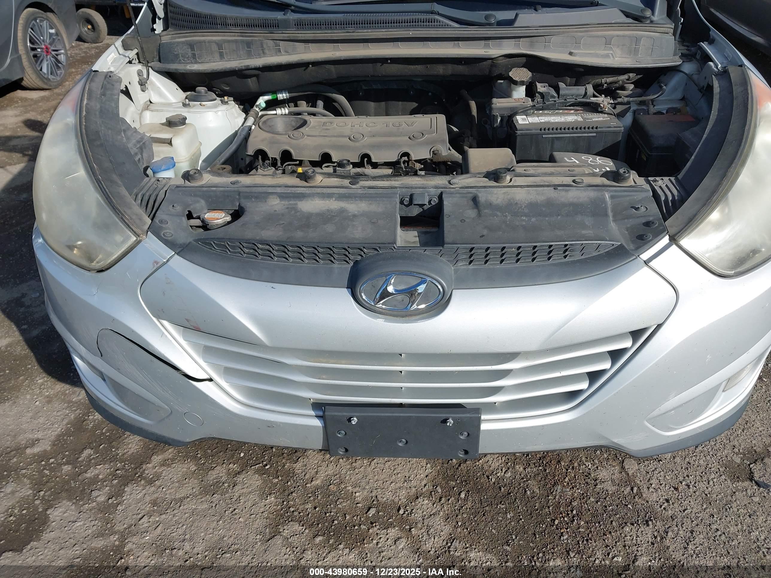 HYUNDAI TUCSON image 6
