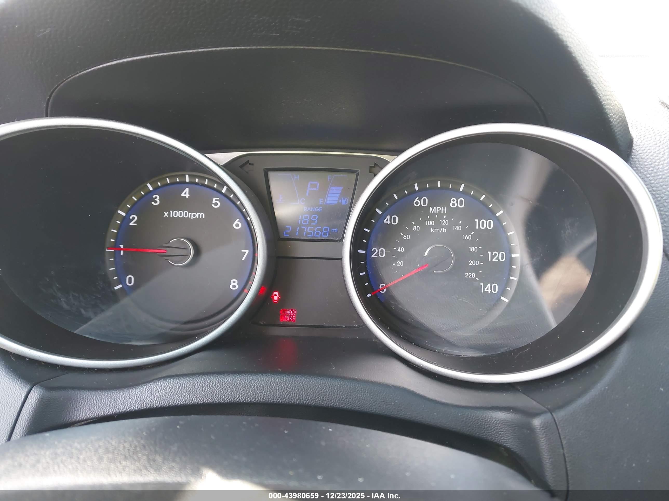 HYUNDAI TUCSON image 7