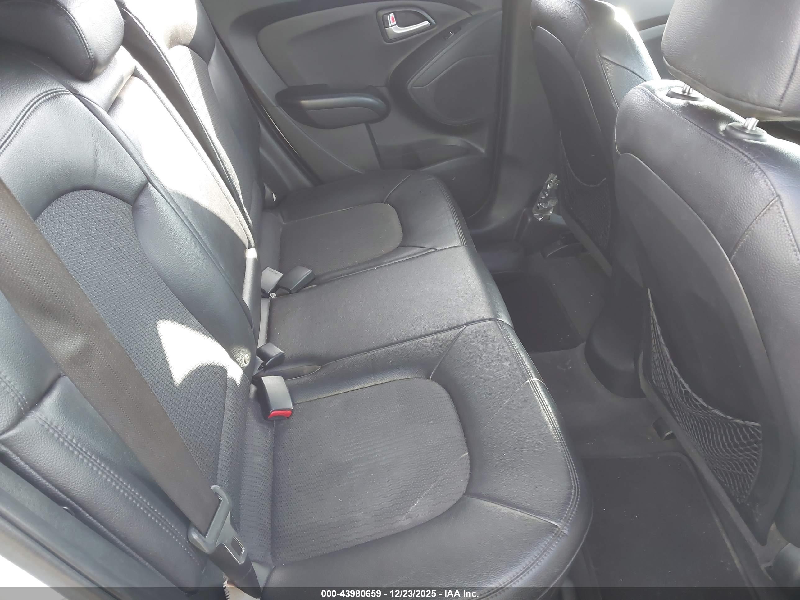HYUNDAI TUCSON image 8