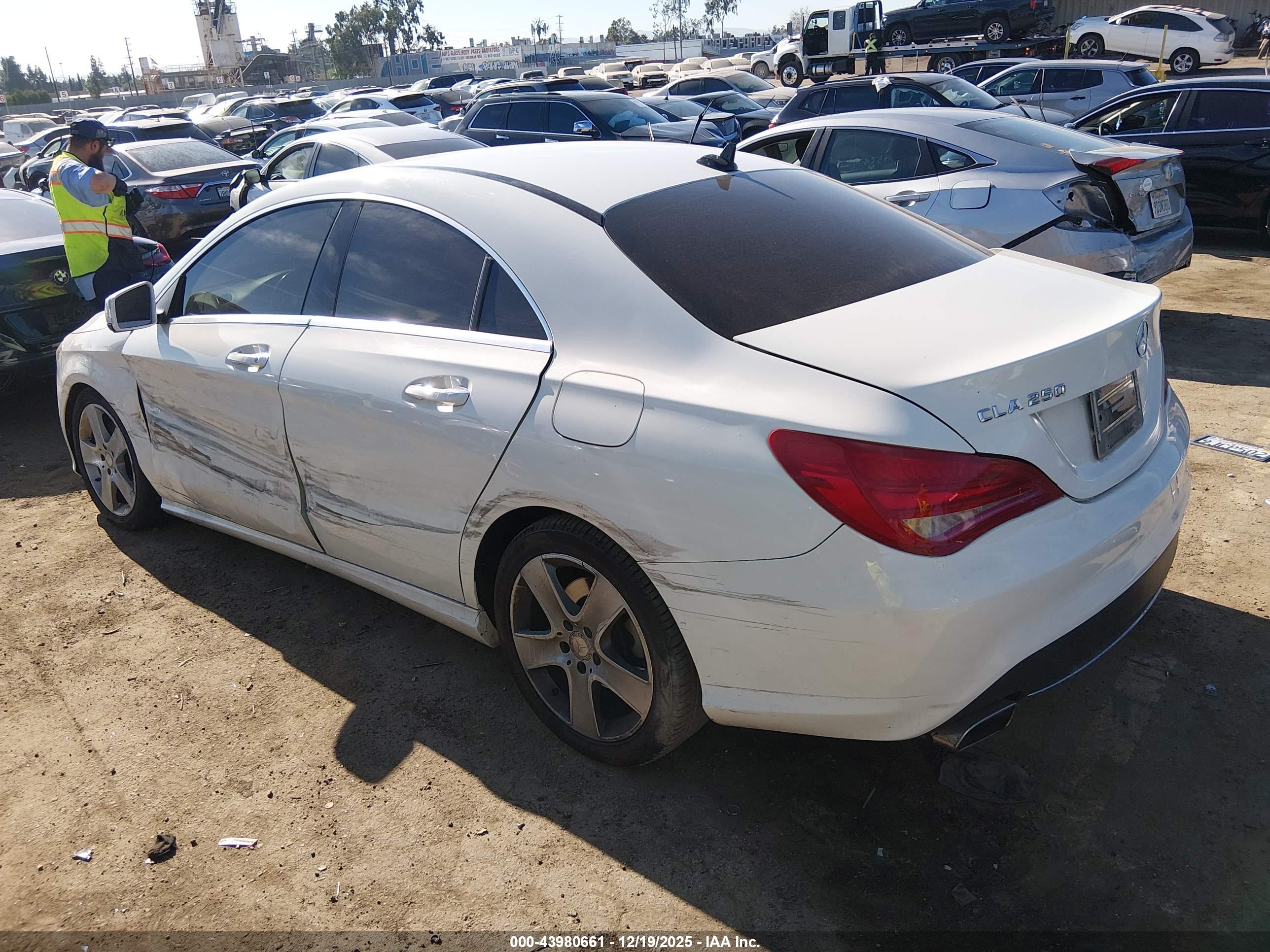 MERCEDES-BENZ CLA image 3