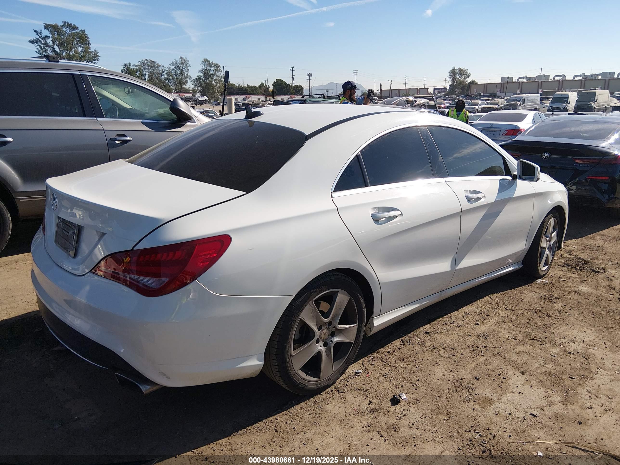 MERCEDES-BENZ CLA image 4