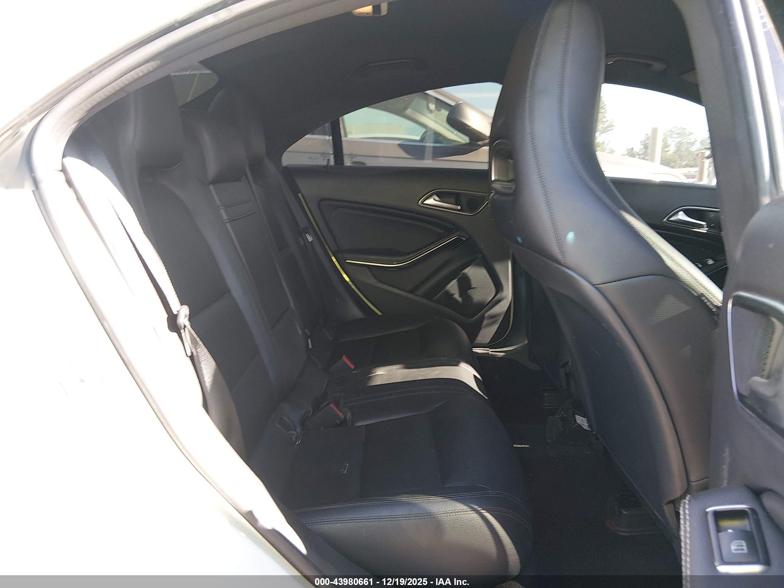 MERCEDES-BENZ CLA image 8