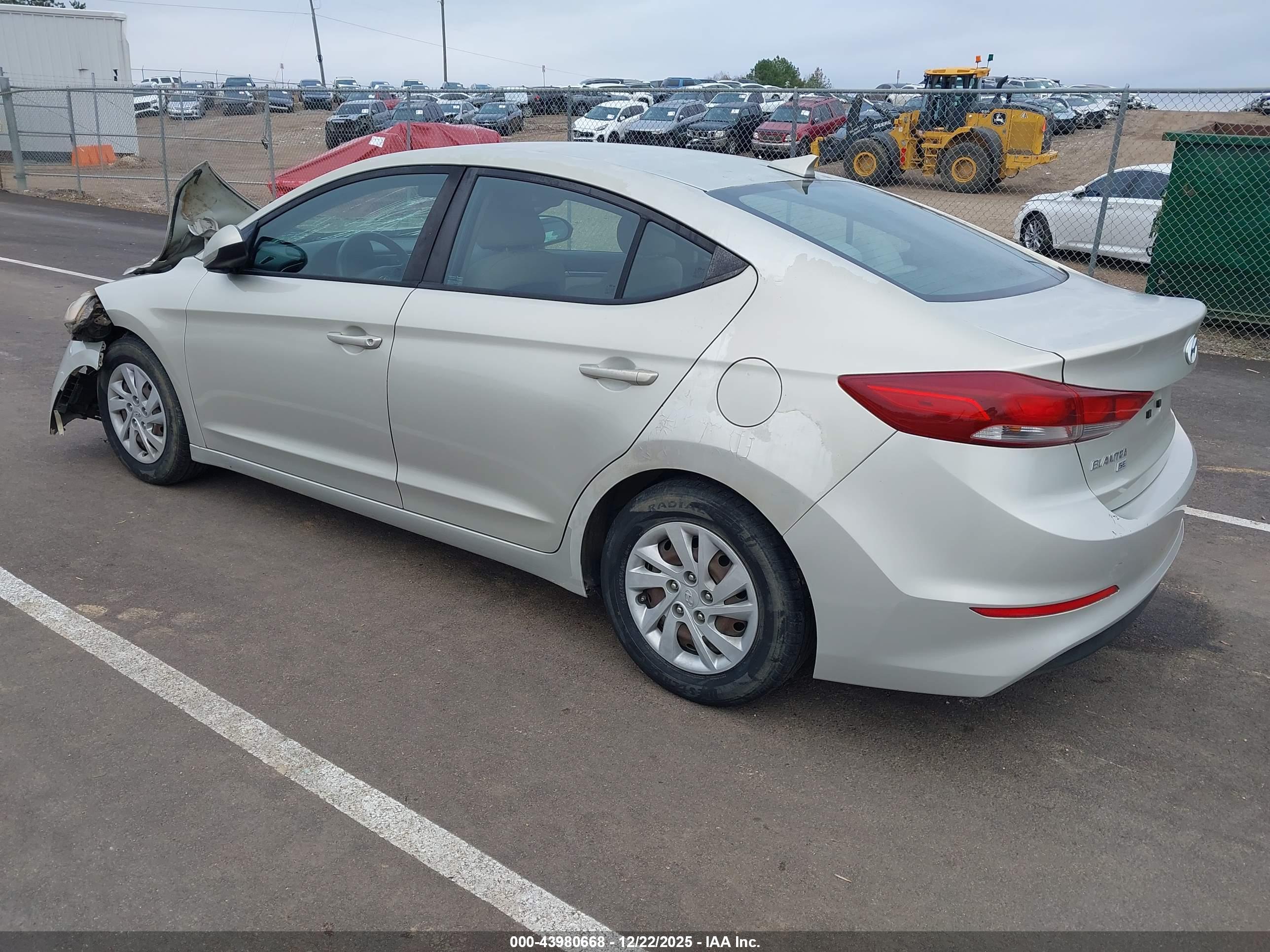HYUNDAI ELANTRA image 3
