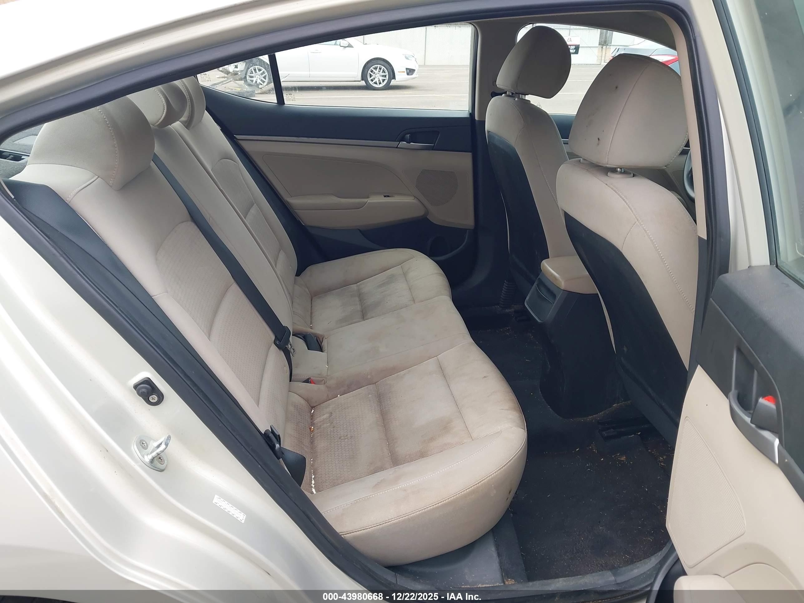 HYUNDAI ELANTRA image 8