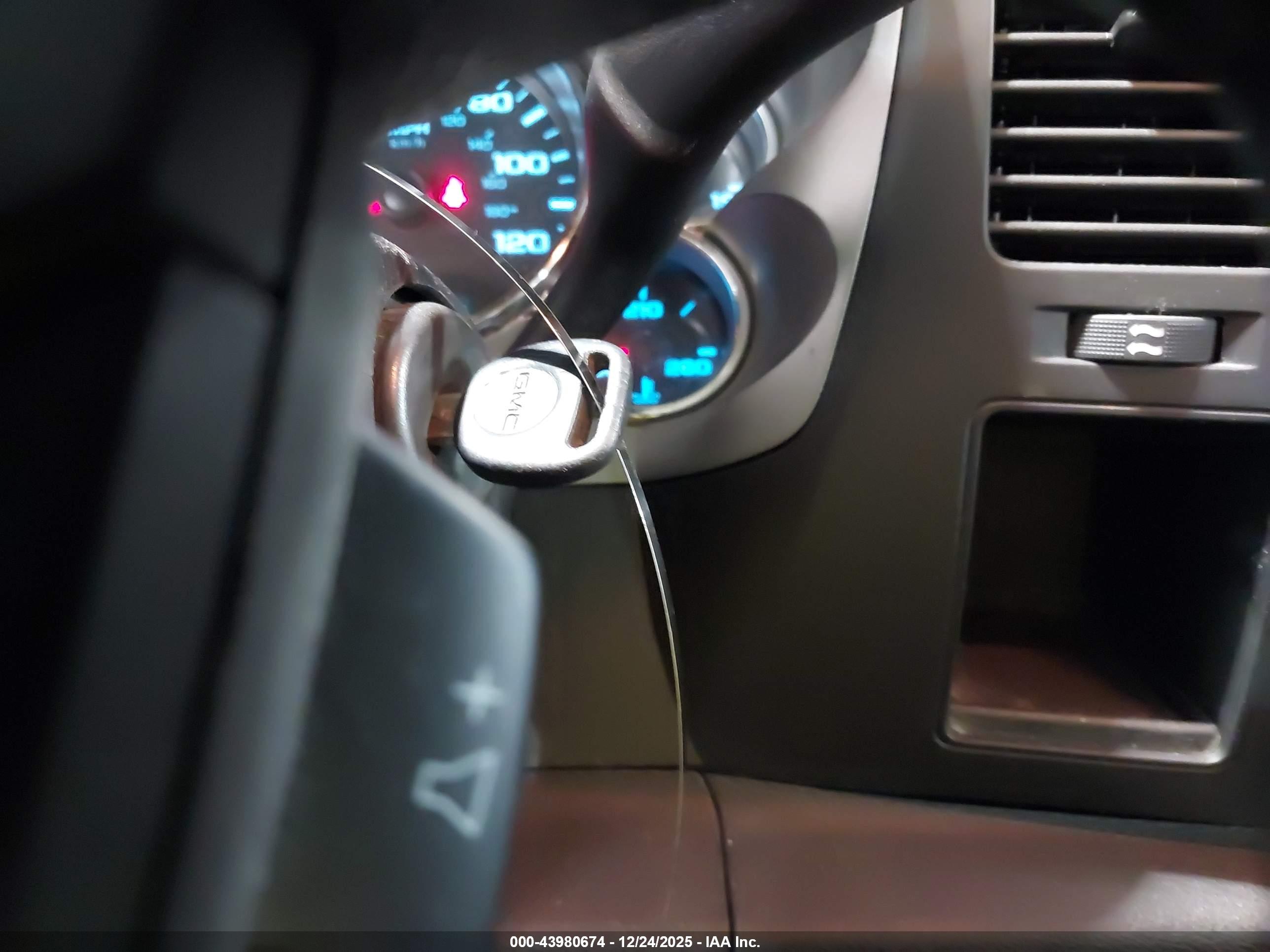 GMC SIERRA image 11