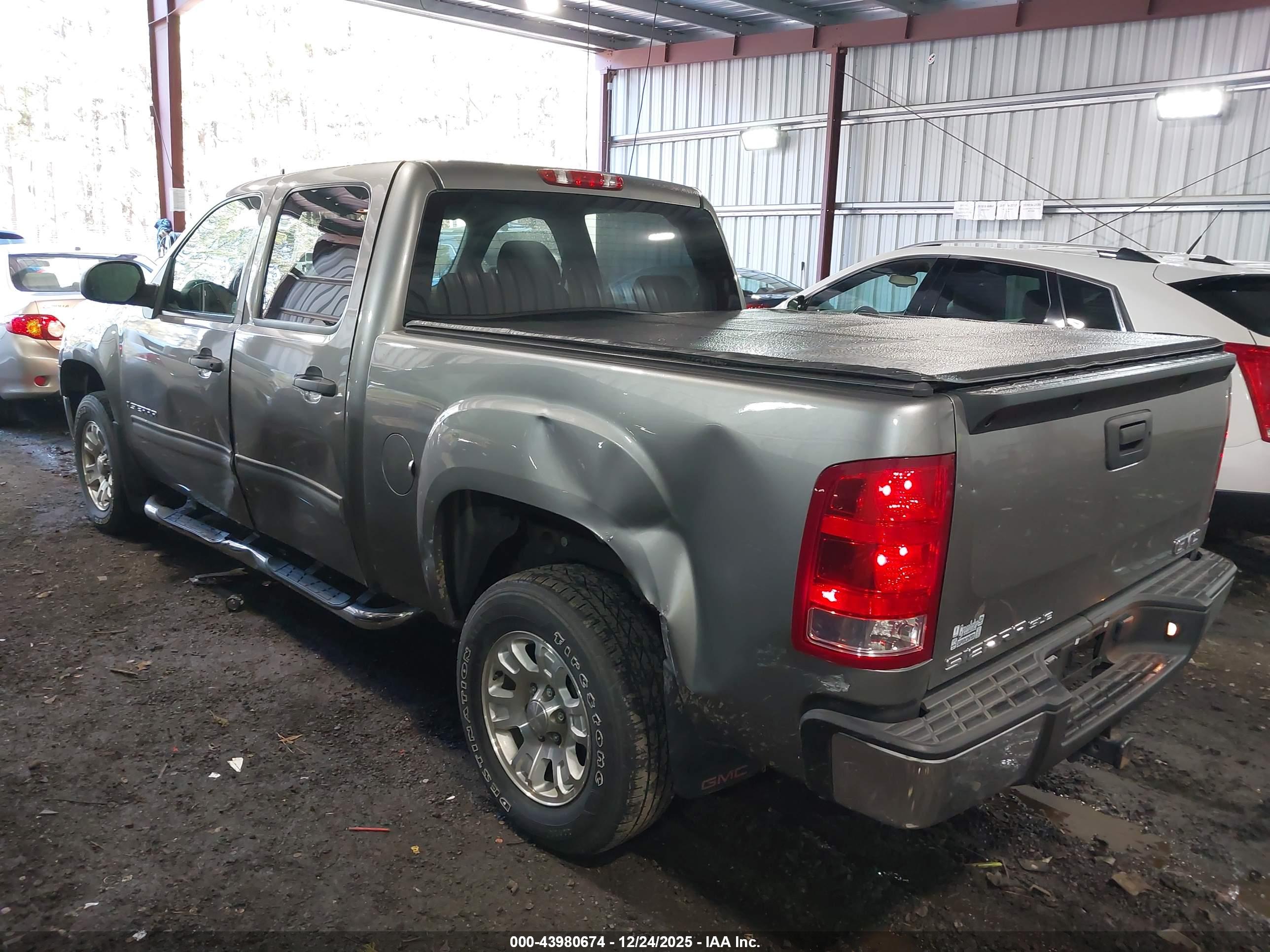 GMC SIERRA image 3
