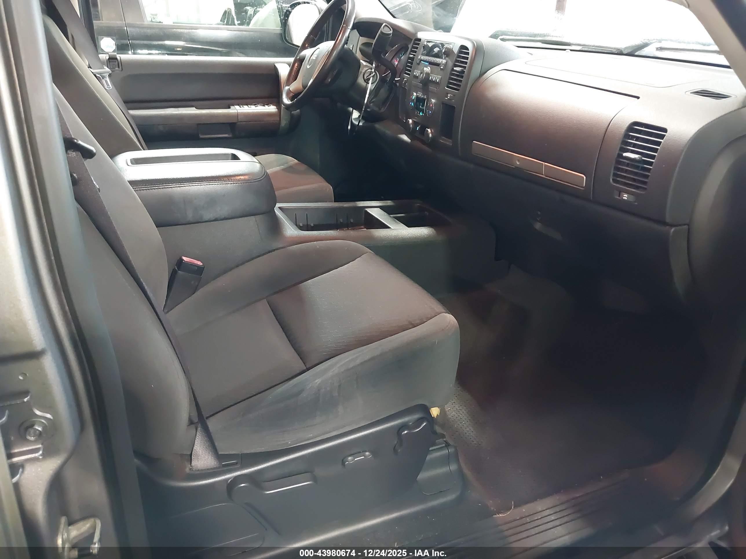 GMC SIERRA image 5