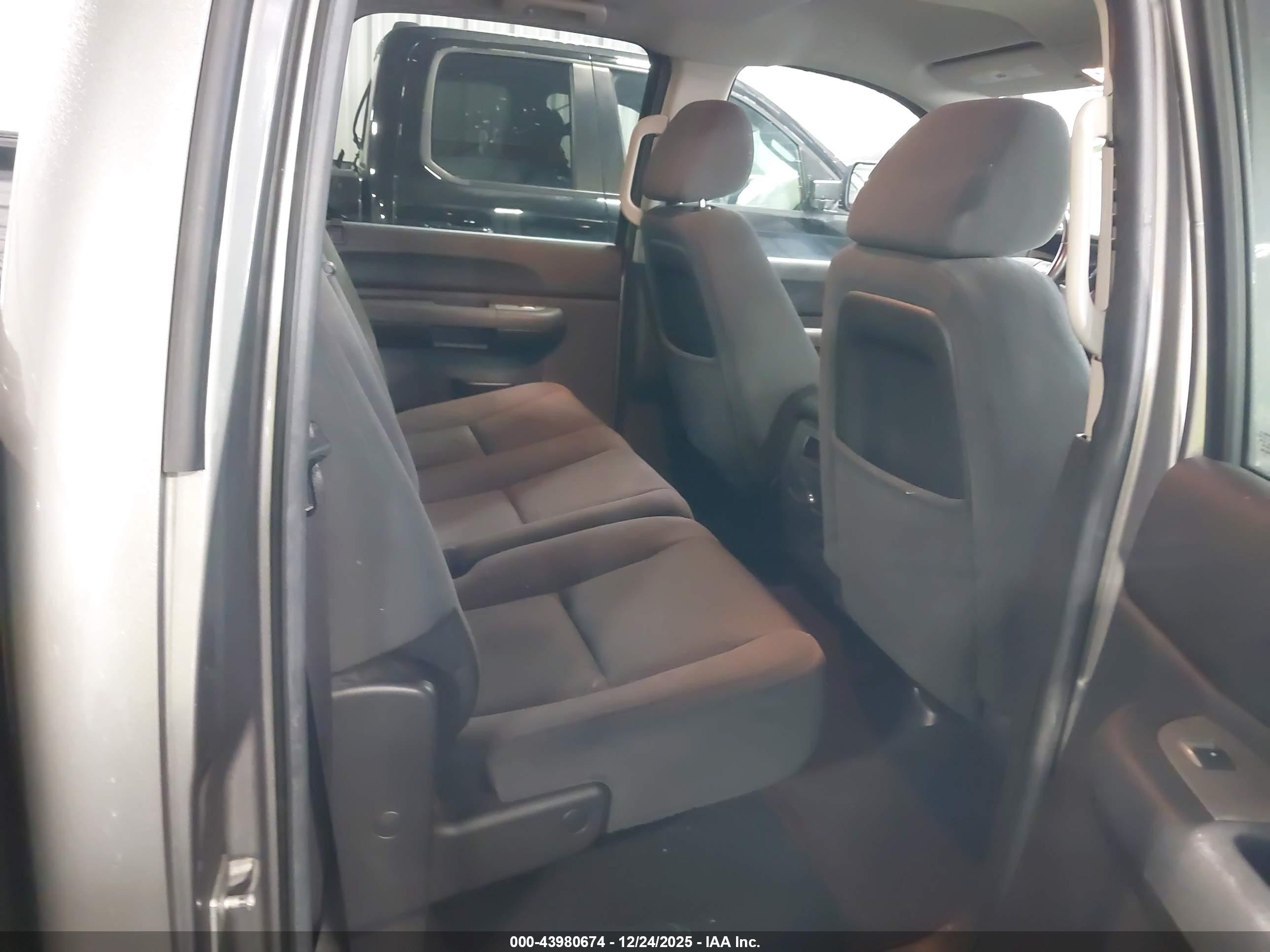 GMC SIERRA image 8