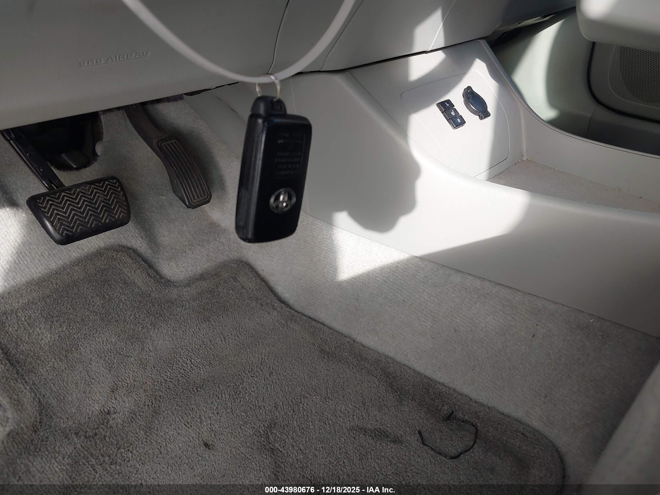TOYOTA PRIUS image 11