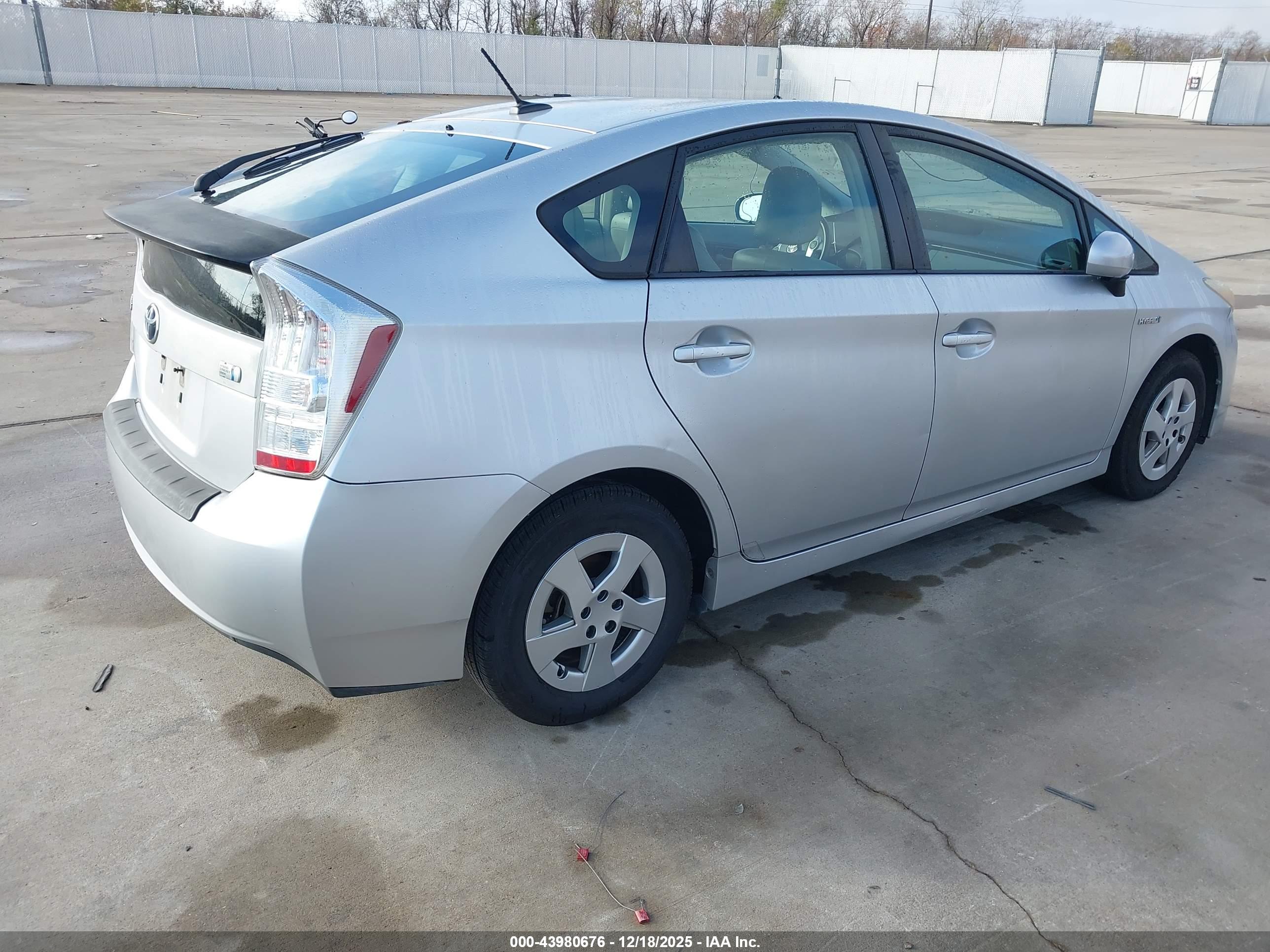 TOYOTA PRIUS image 4