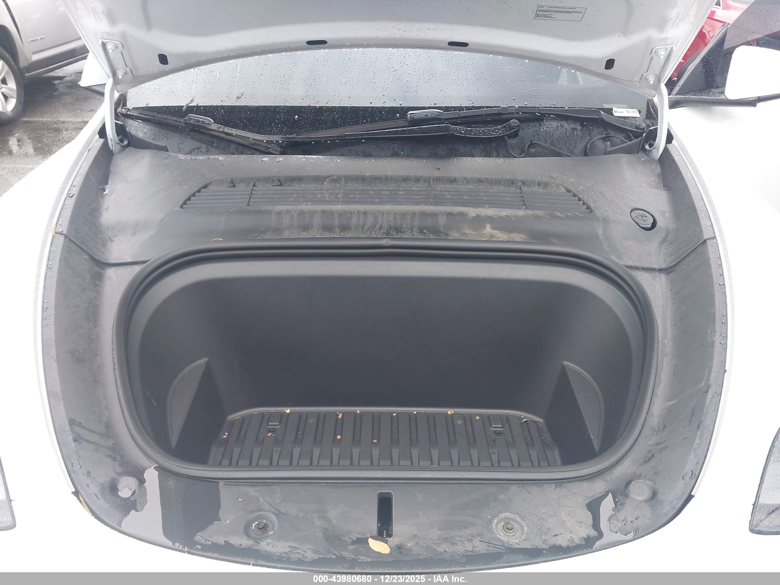 TESLA MODEL image 10