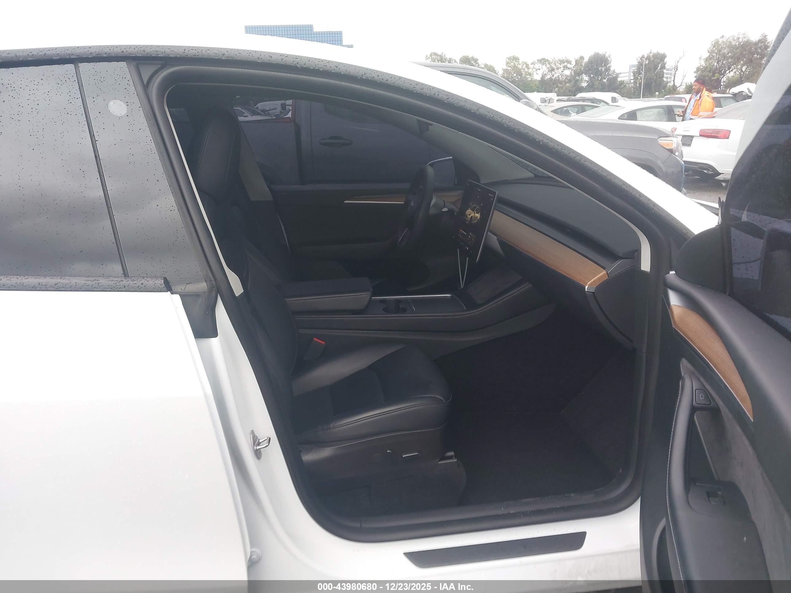 TESLA MODEL image 5