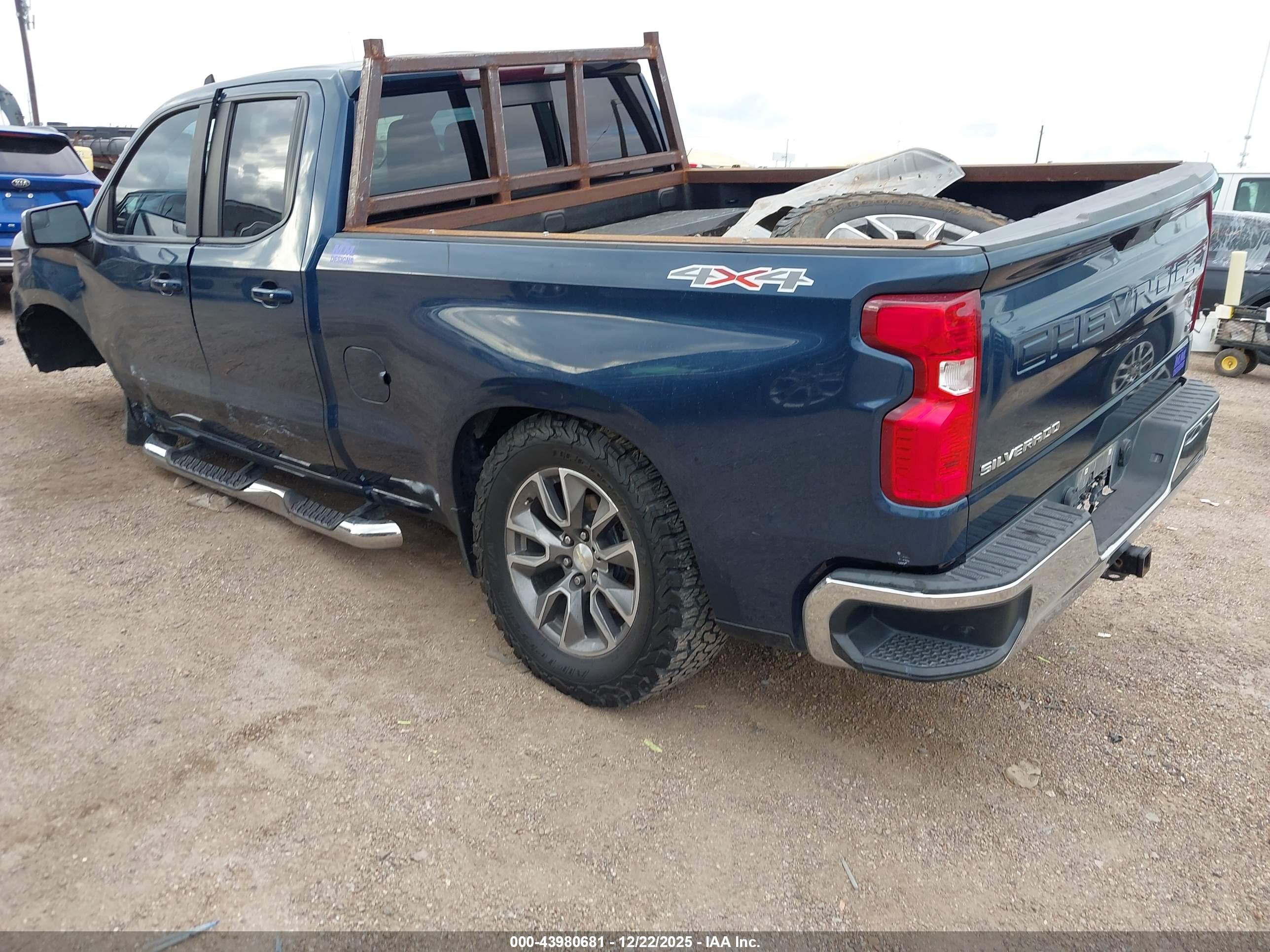 CHEVROLET SILVERADO image 3