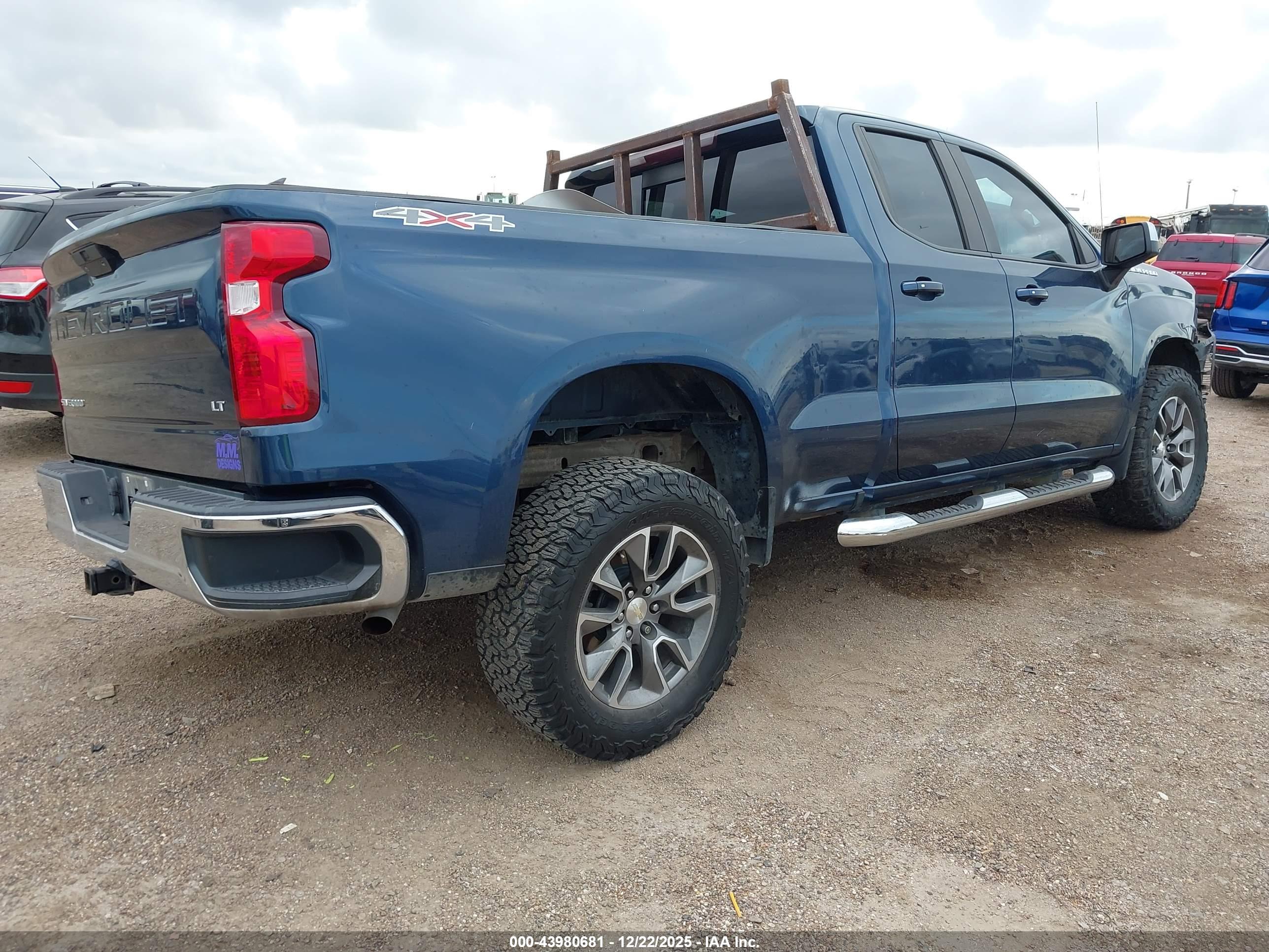 CHEVROLET SILVERADO image 4