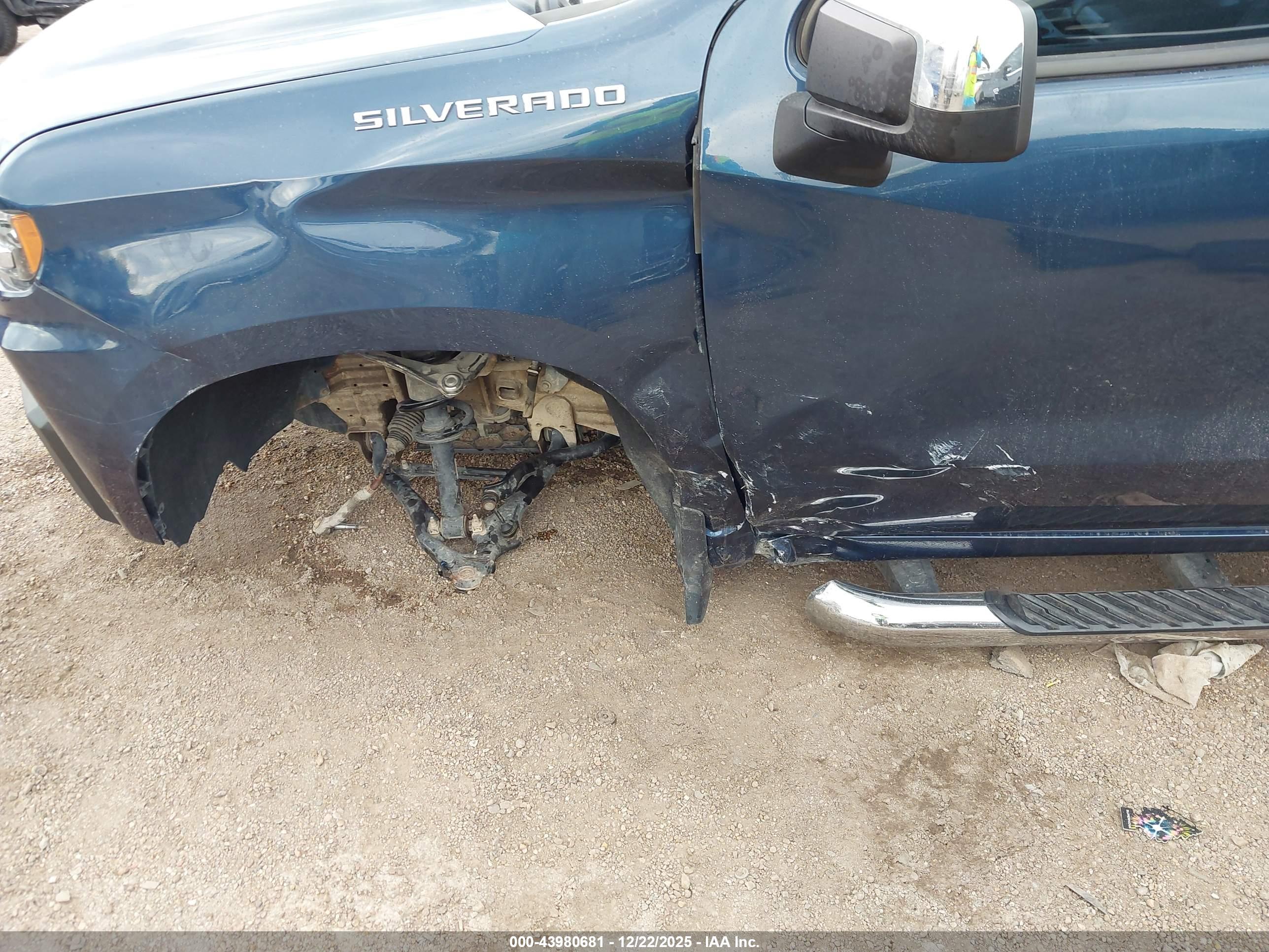 CHEVROLET SILVERADO image 6