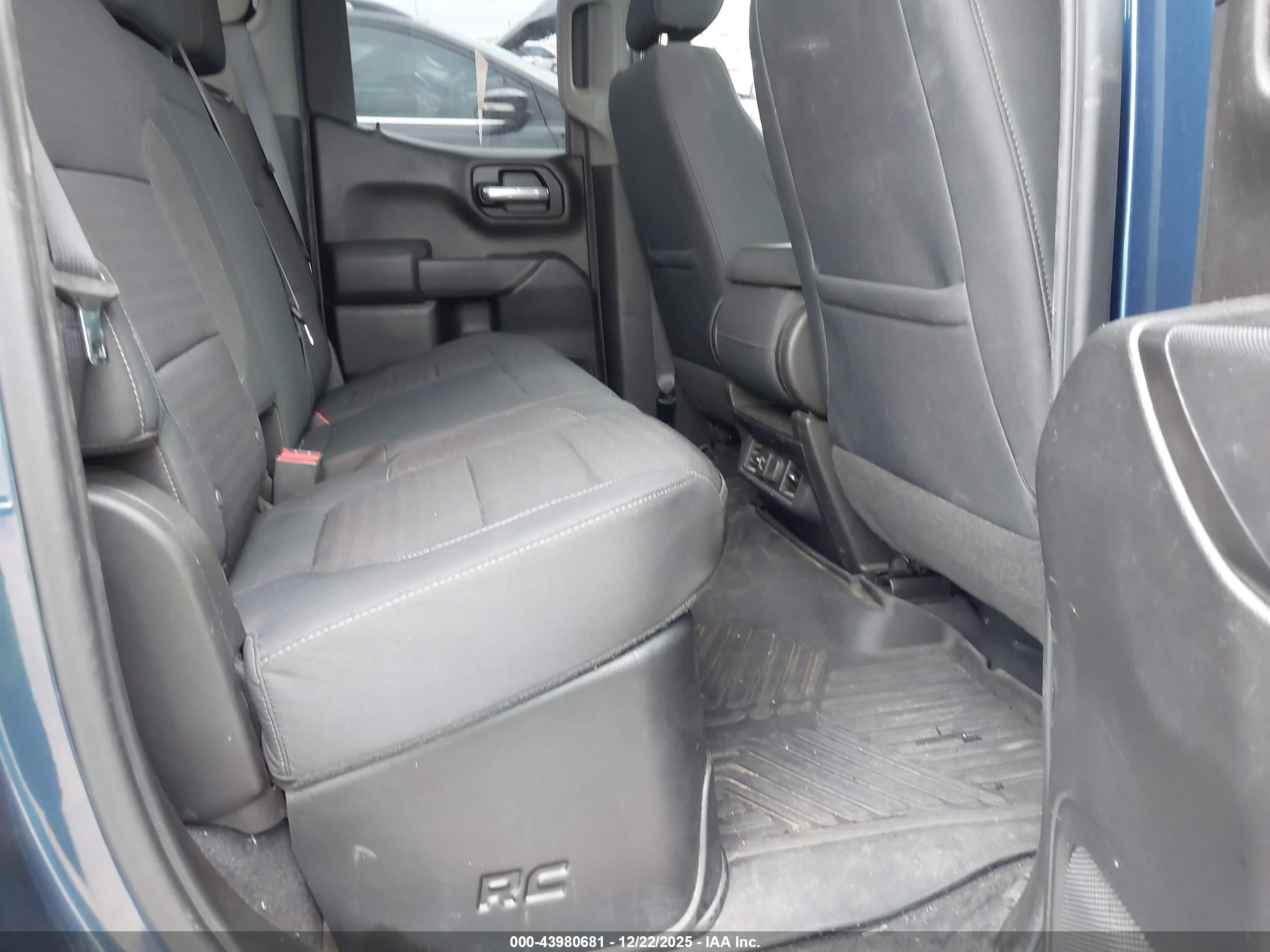 CHEVROLET SILVERADO image 8