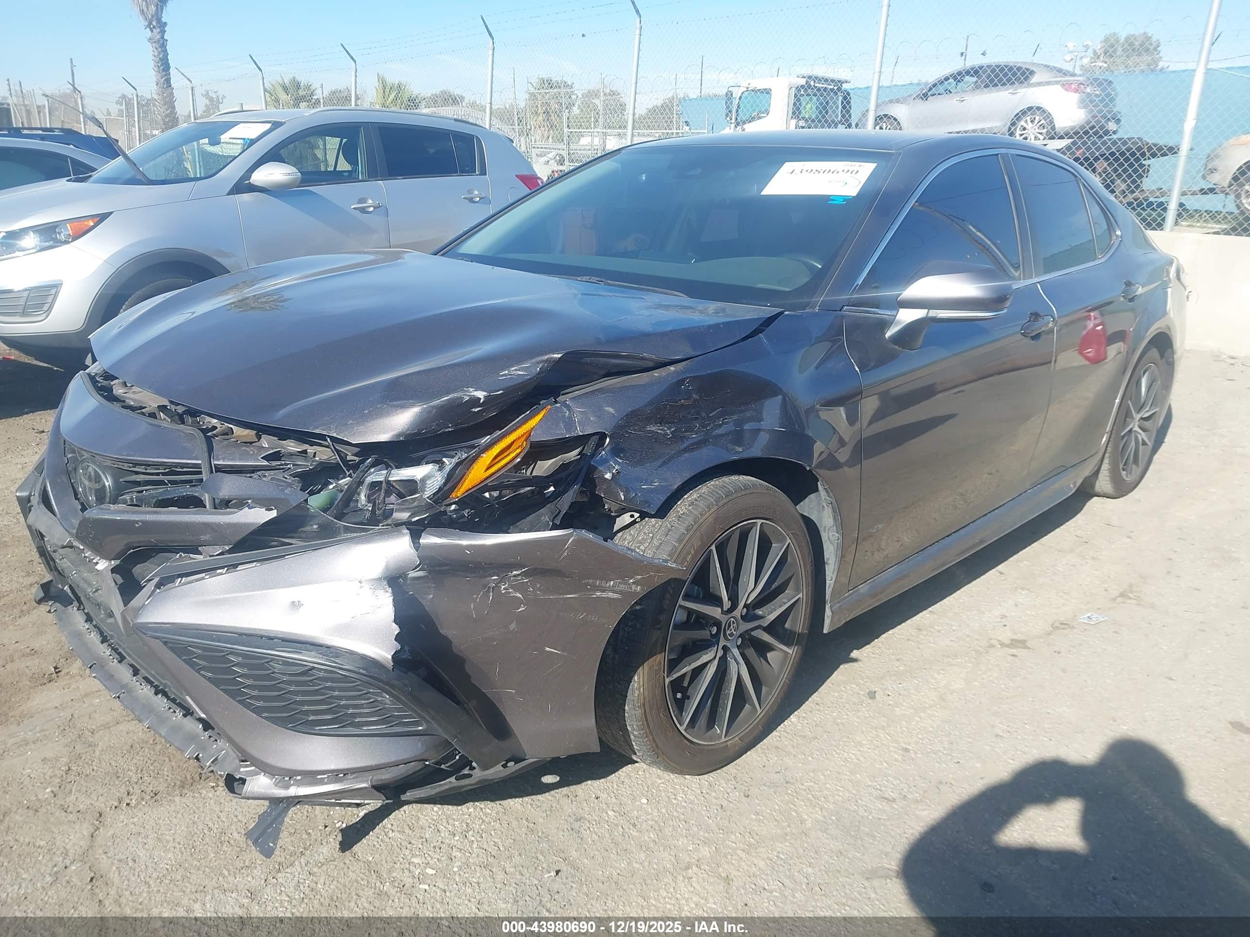 TOYOTA CAMRY image 2