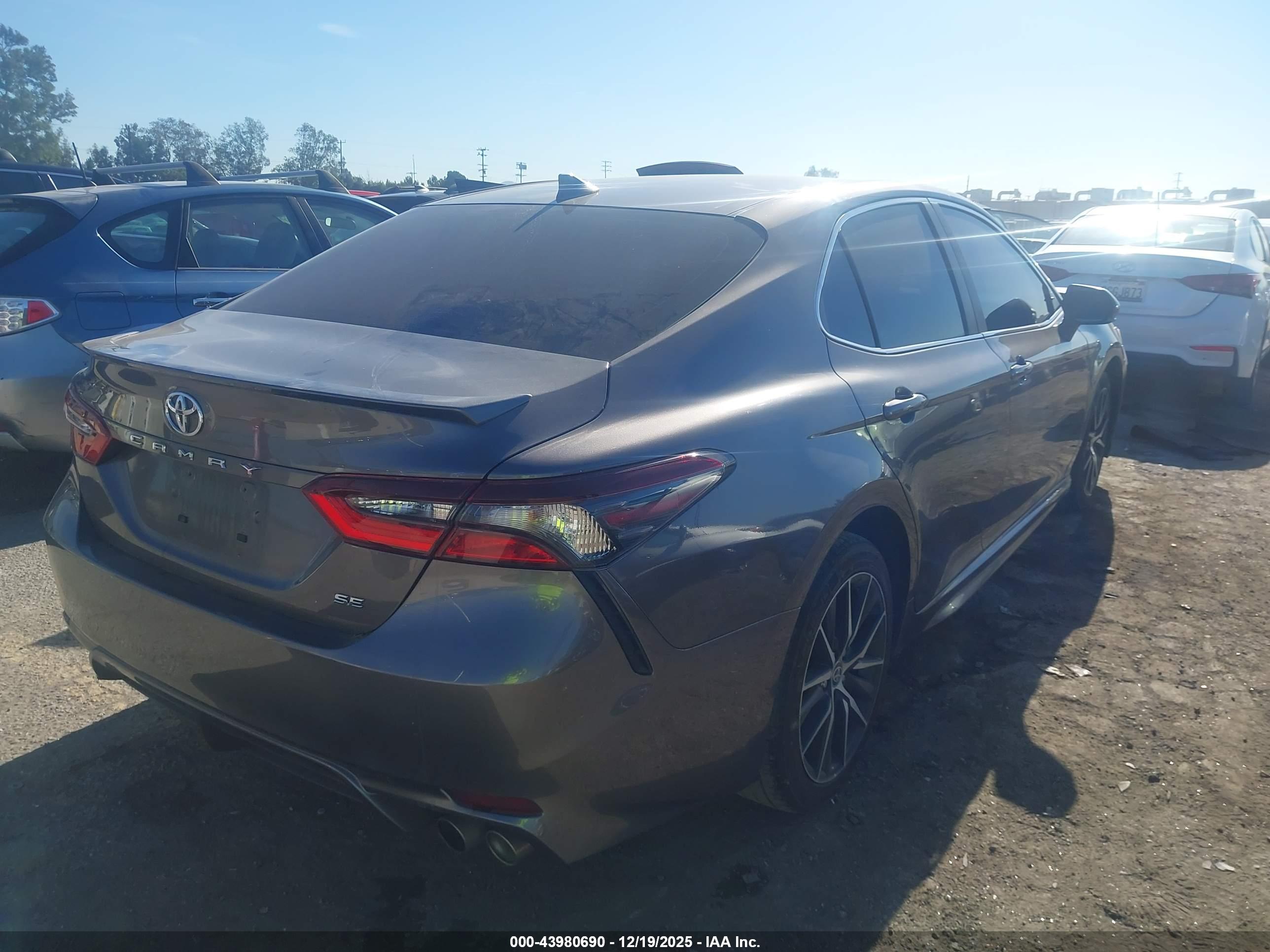 TOYOTA CAMRY image 4