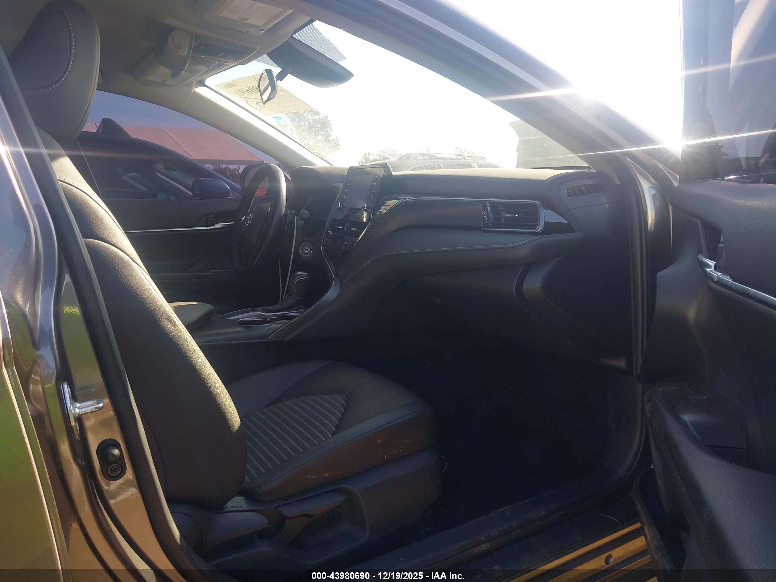TOYOTA CAMRY image 5