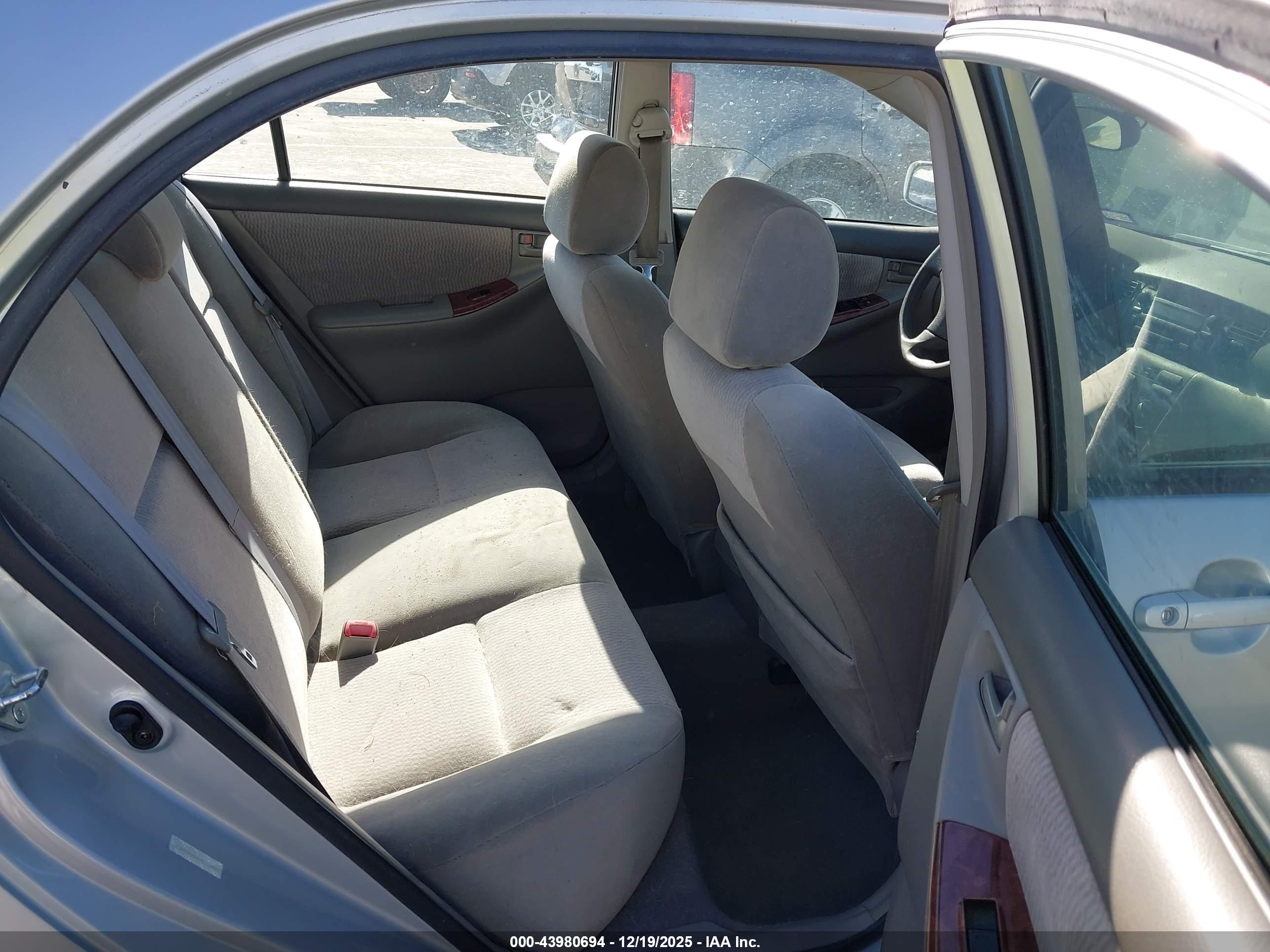 TOYOTA COROLLA image 8