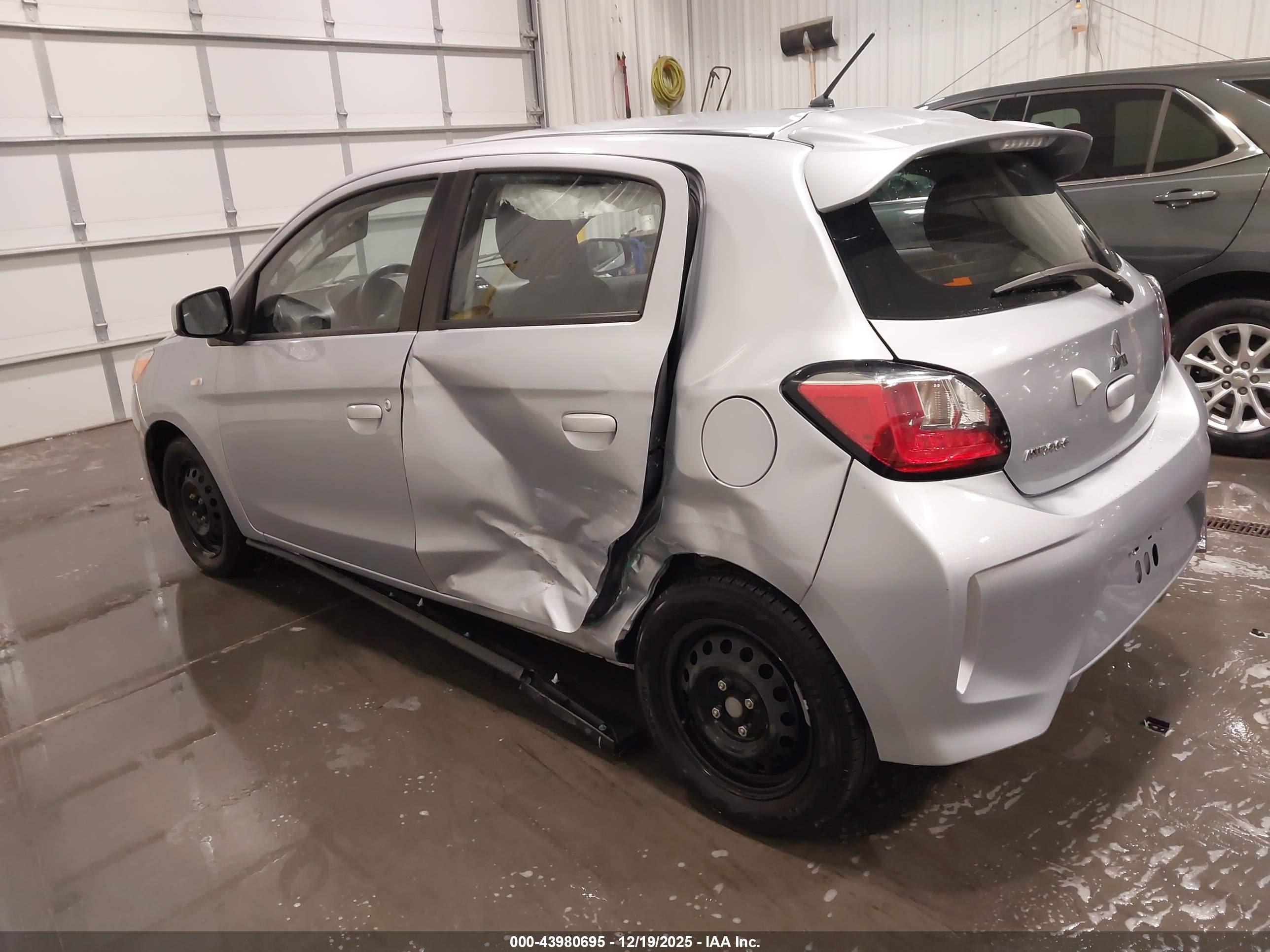 MITSUBISHI MIRAGE image 3