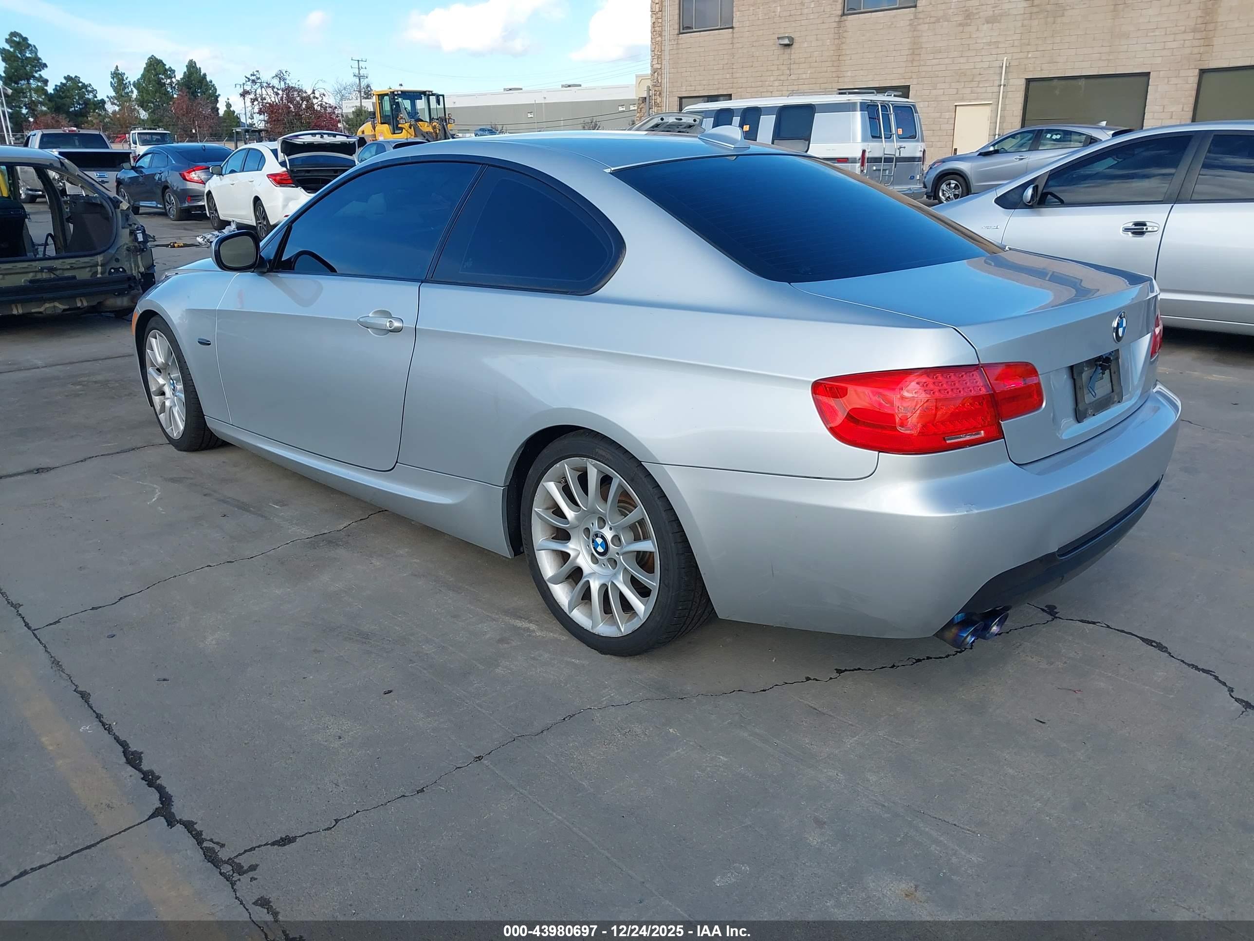 BMW 328I image 3