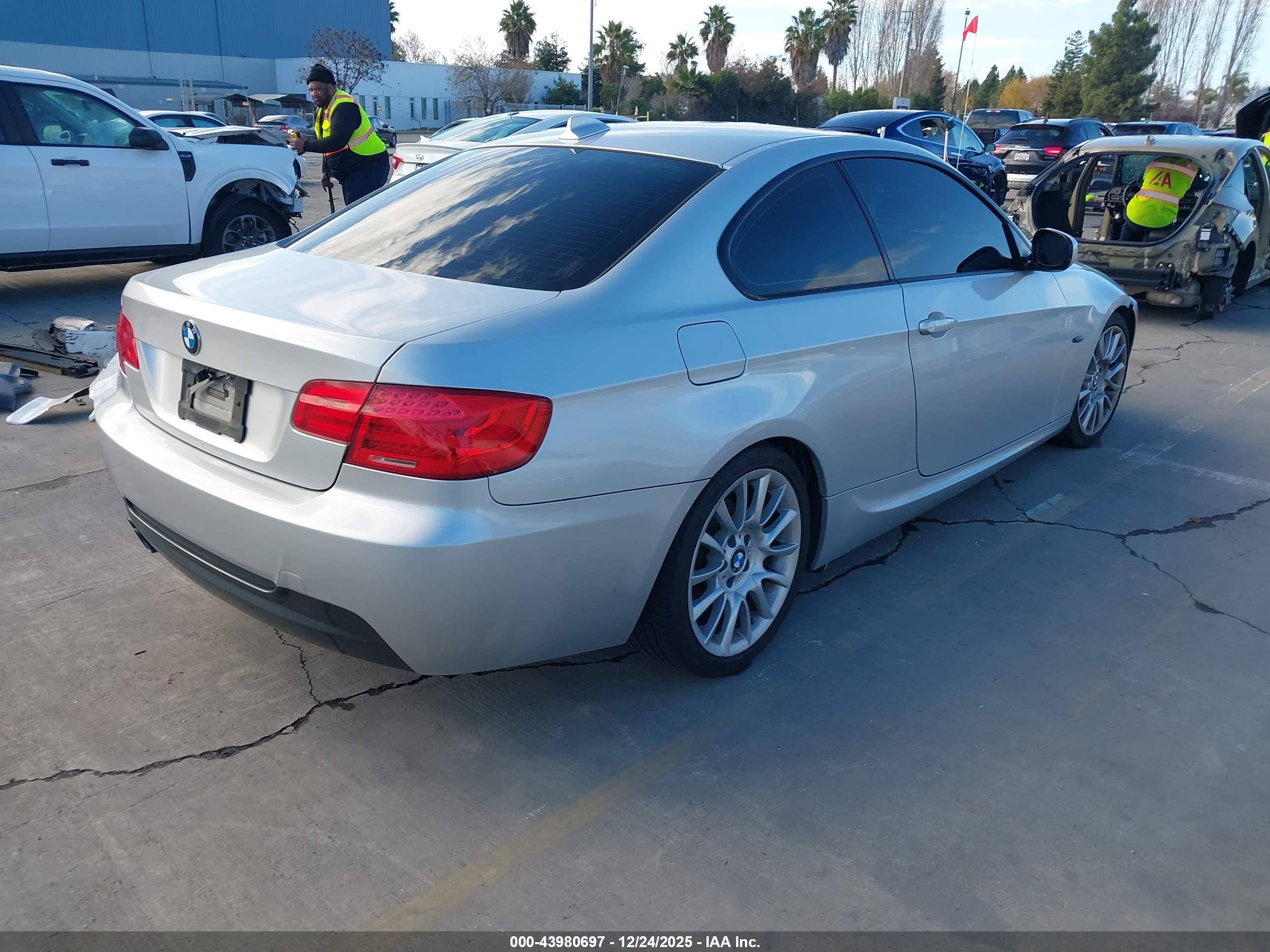 BMW 328I image 4