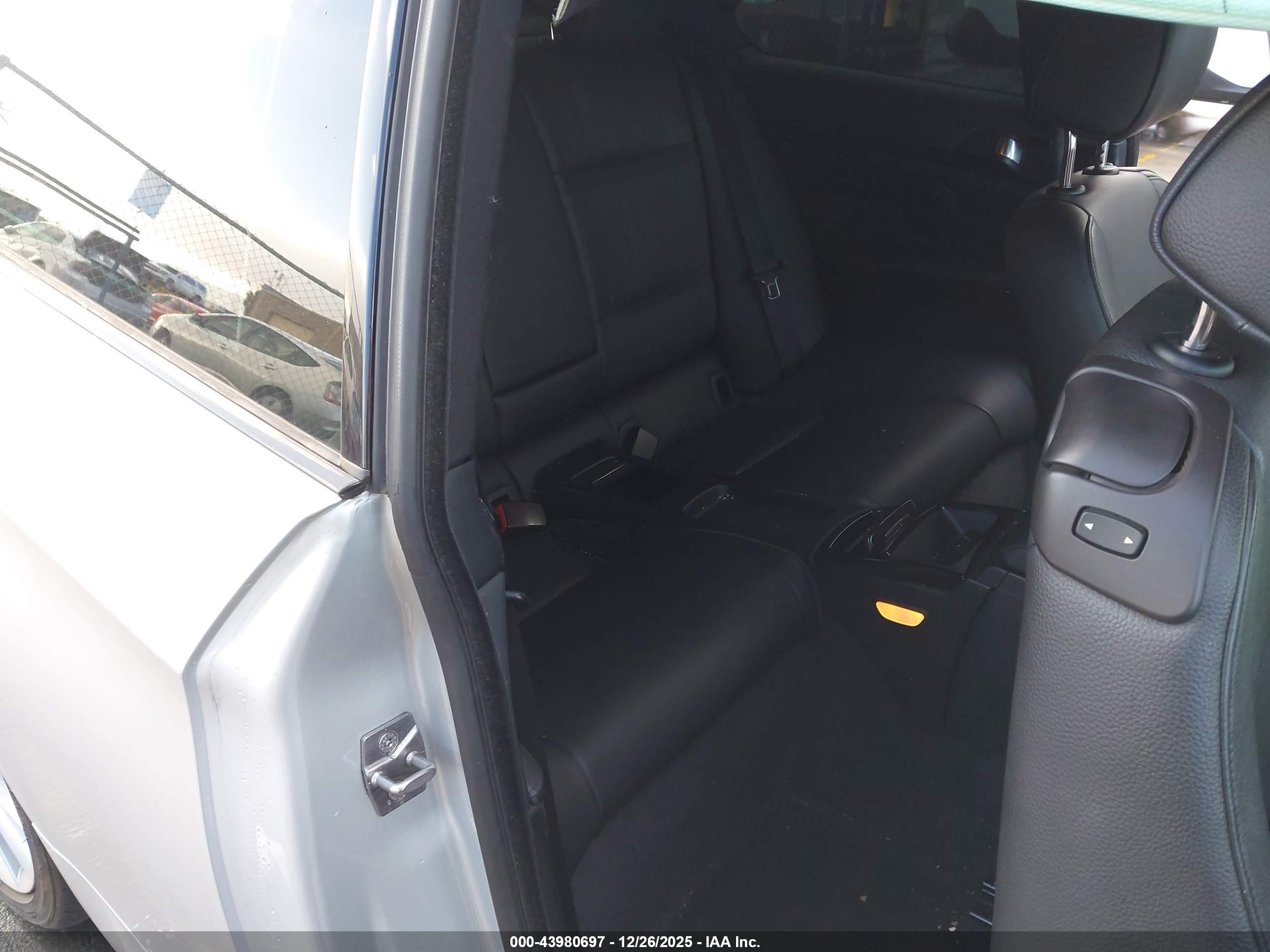 BMW 328I image 8