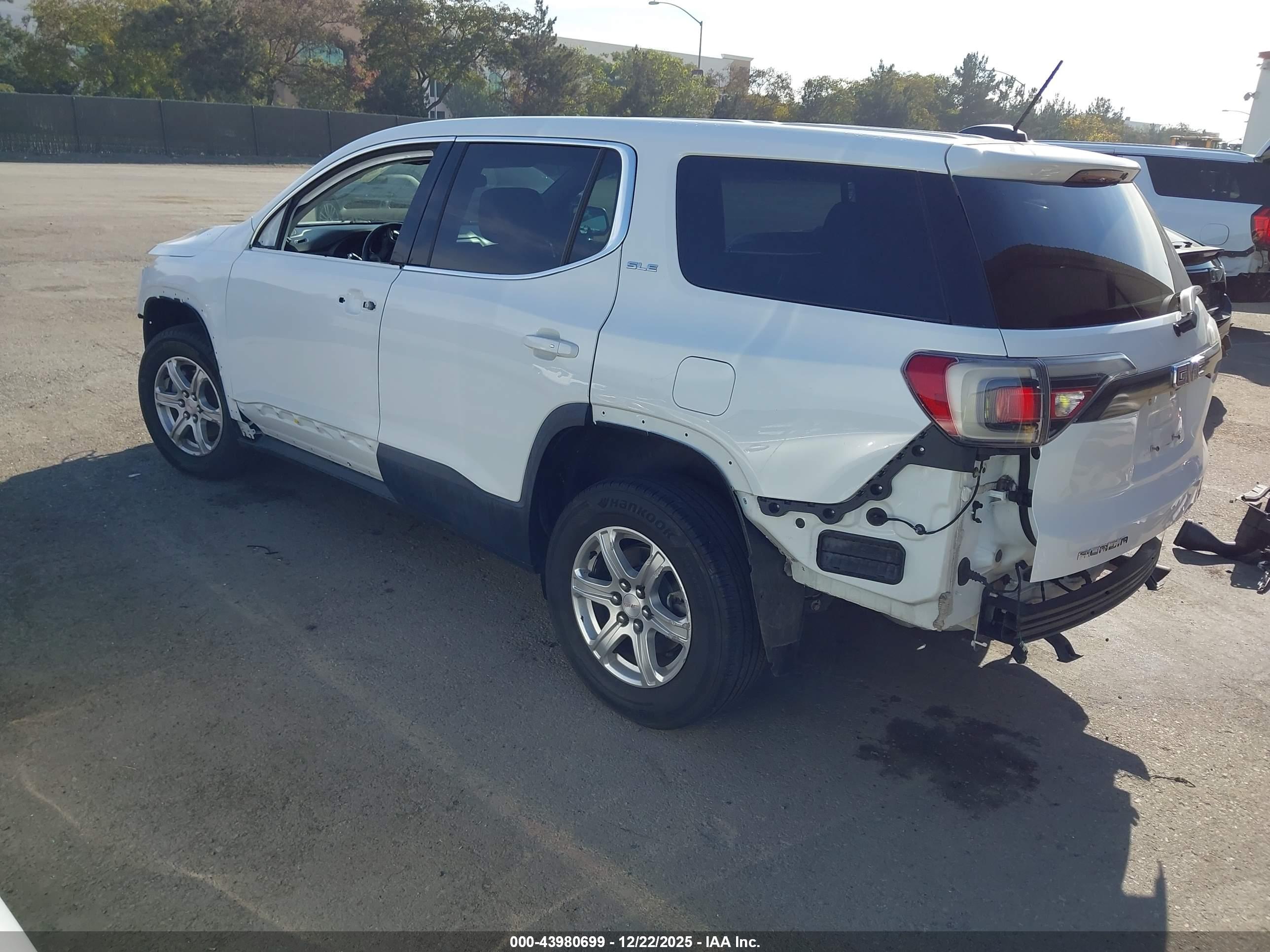 GMC ACADIA image 3