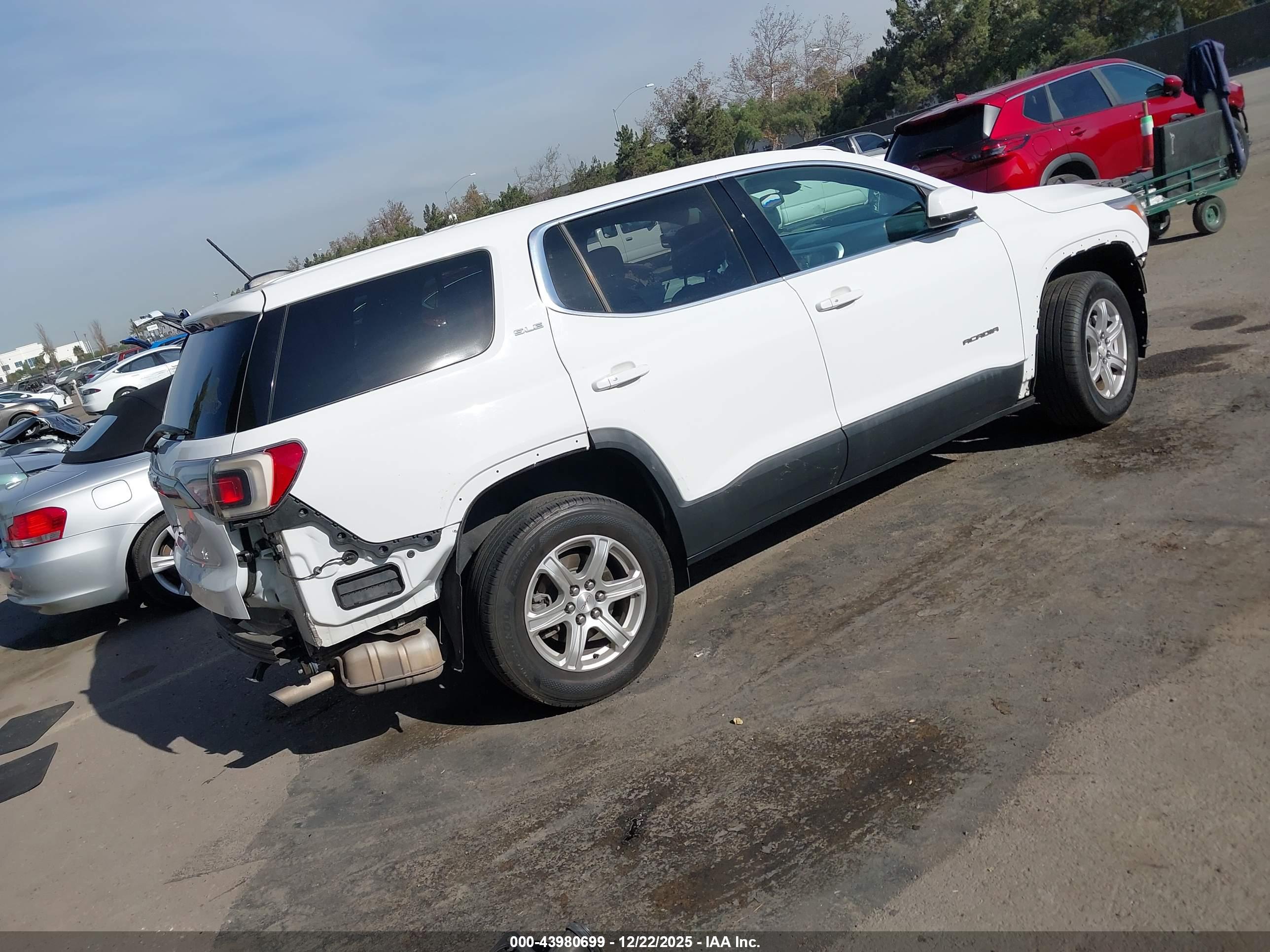 GMC ACADIA image 4